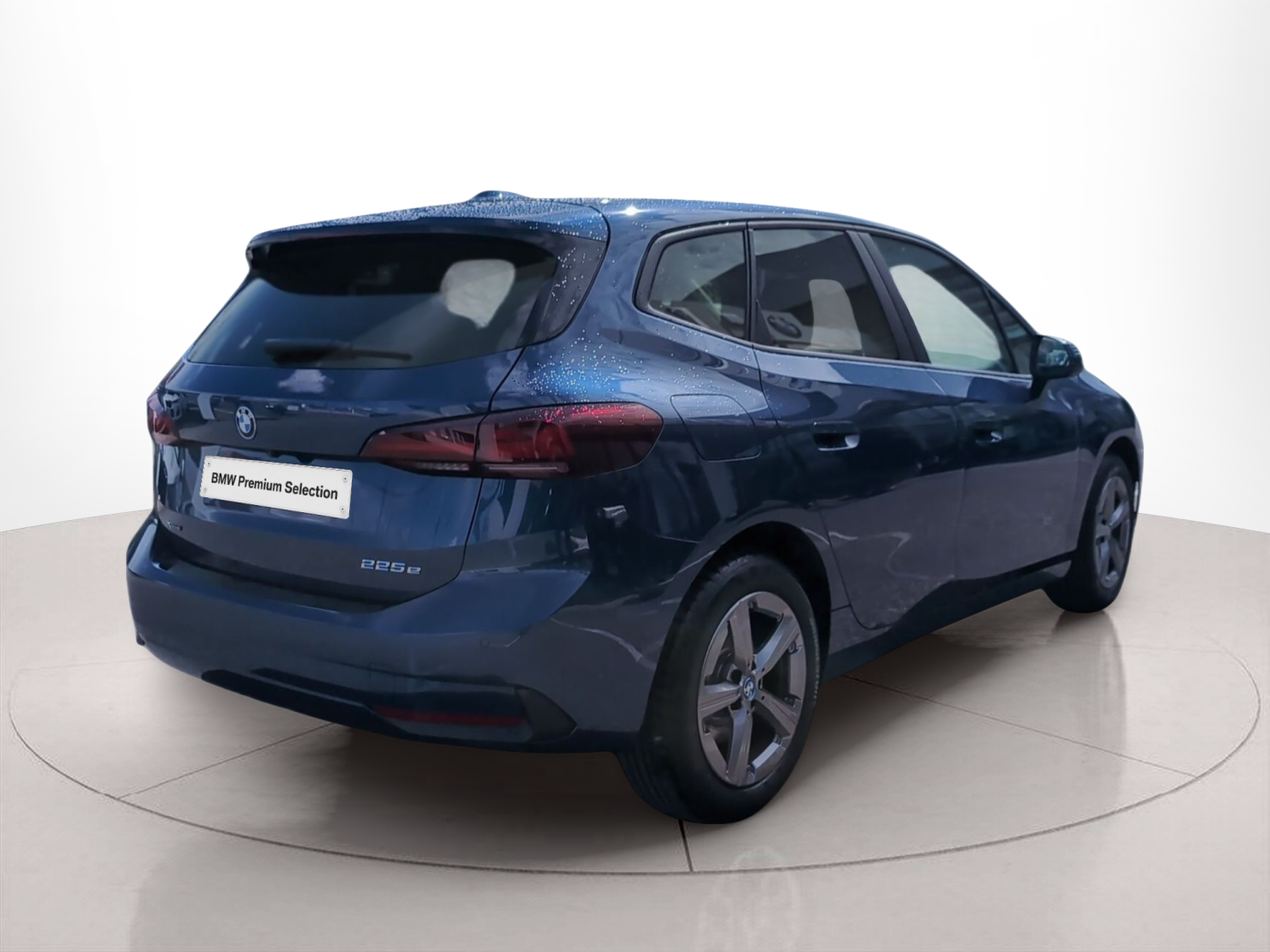 BMW Série 2 225xe Active Tourer color Azul. Año 2024. 180KW(245CV). Elétrico / Gasolina Híbrido. En concesionario Caetano Baviera Santa Maria da Feira de Santa Maria da Feira