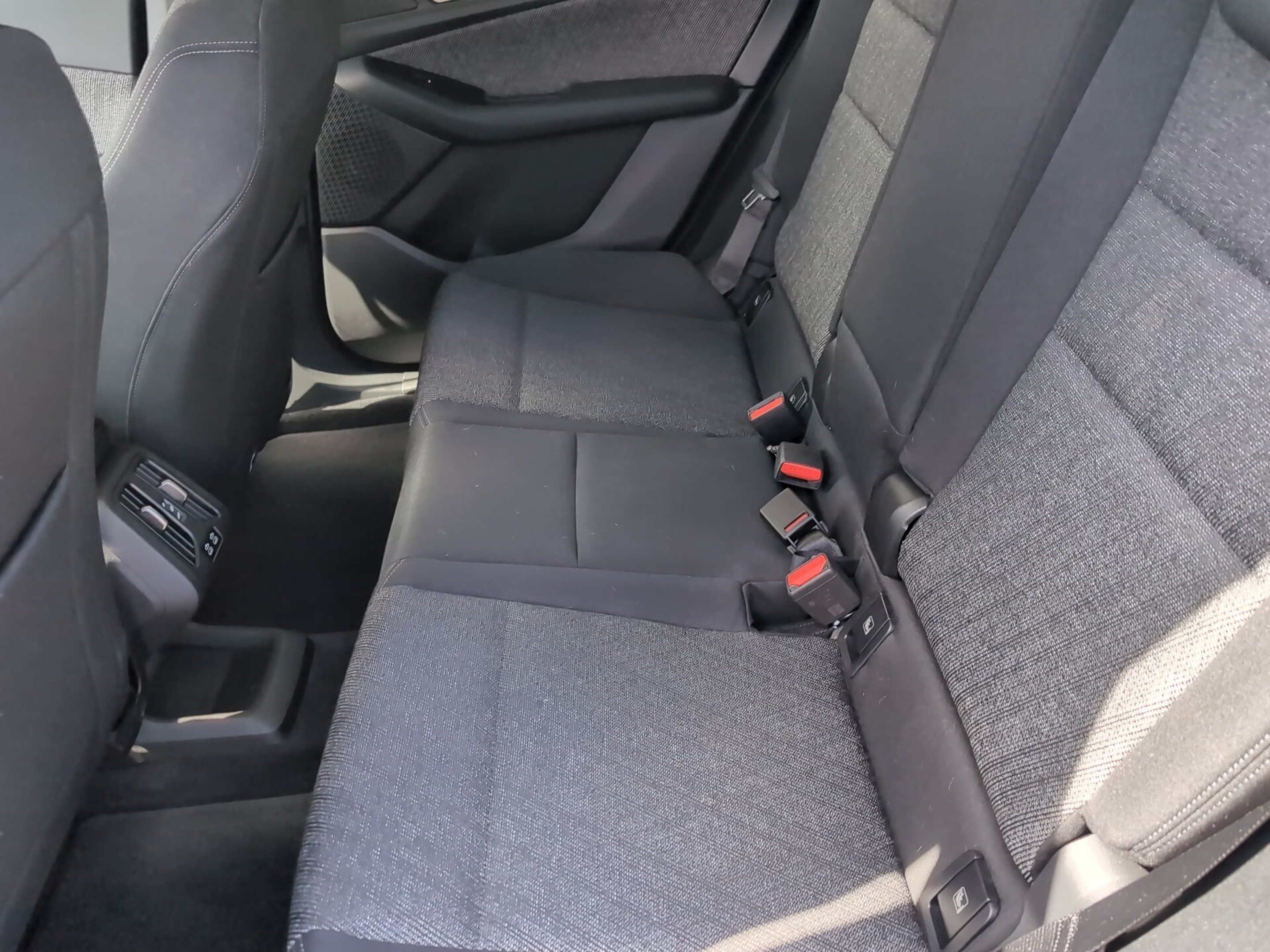 BMW Série 2 225xe Active Tourer color Azul. Año 2024. 180KW(245CV). Elétrico / Gasolina Híbrido. En concesionario Caetano Baviera Santa Maria da Feira de Santa Maria da Feira