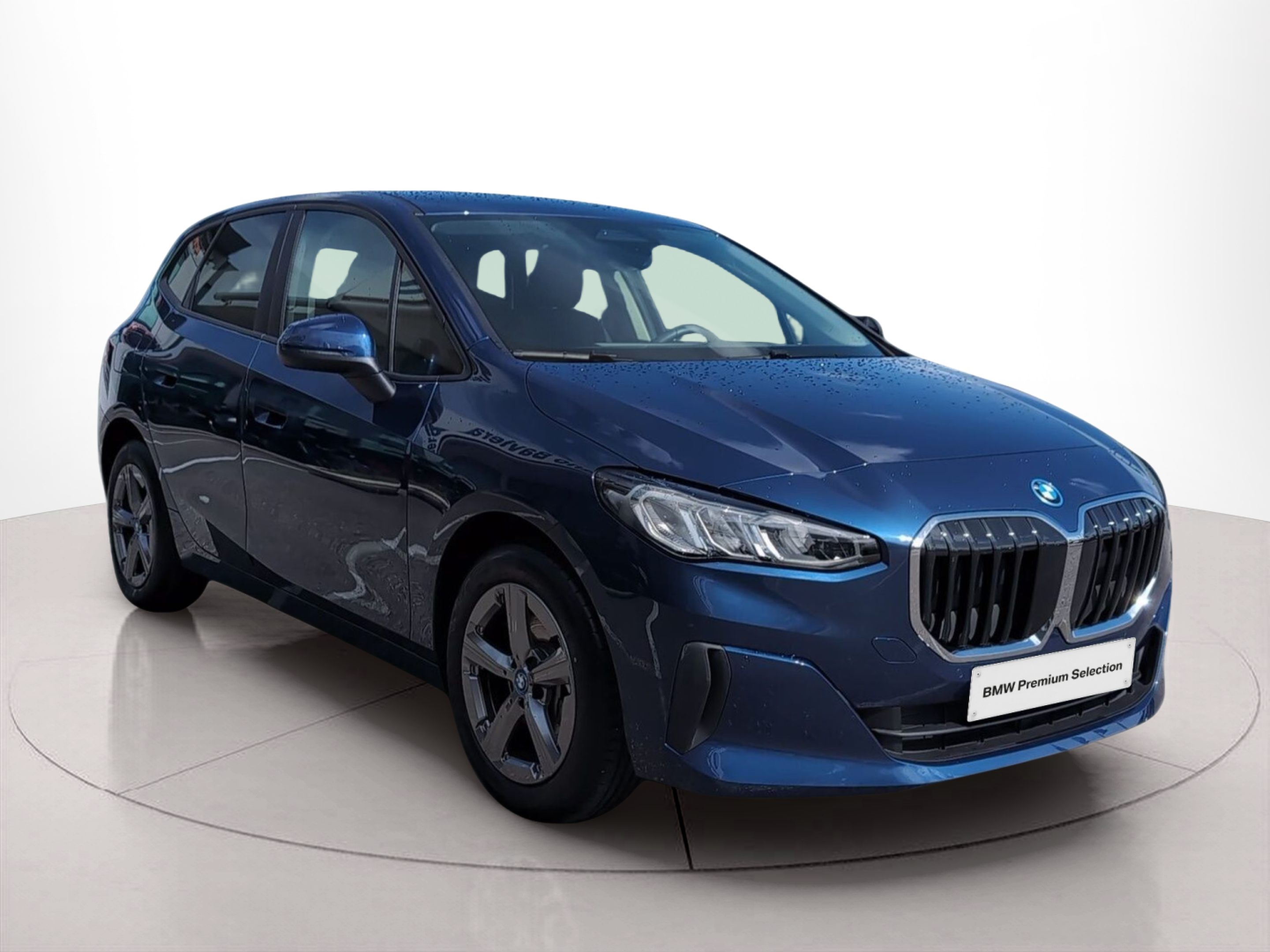 BMW Série 2 225xe Active Tourer color Azul. Año 2024. 180KW(245CV). Elétrico / Gasolina Híbrido. En concesionario Caetano Baviera Santa Maria da Feira de Santa Maria da Feira