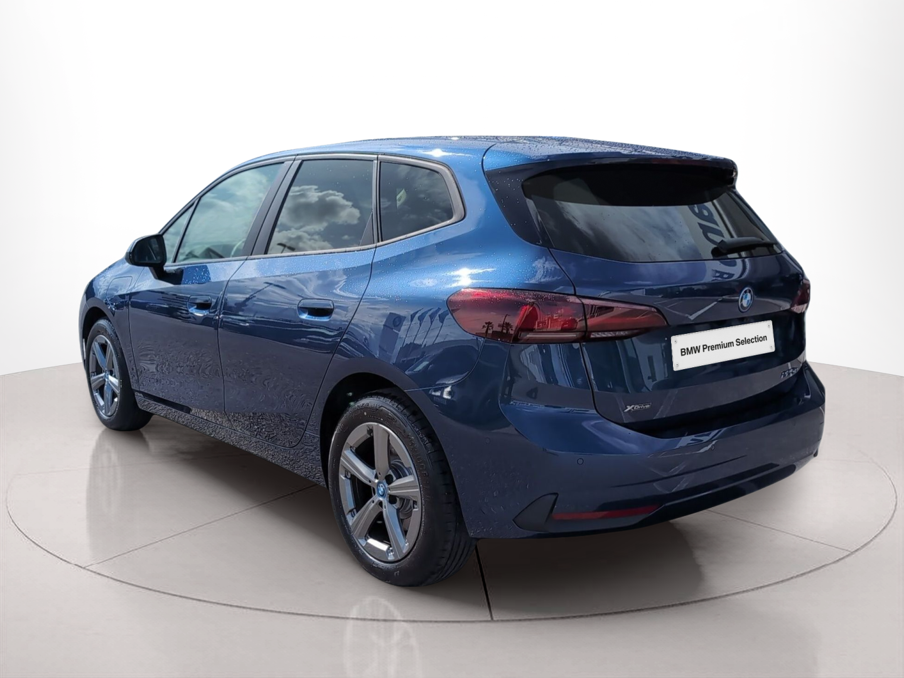BMW Série 2 225xe Active Tourer color Azul. Año 2024. 180KW(245CV). Elétrico / Gasolina Híbrido. En concesionario Caetano Baviera Santa Maria da Feira de Santa Maria da Feira