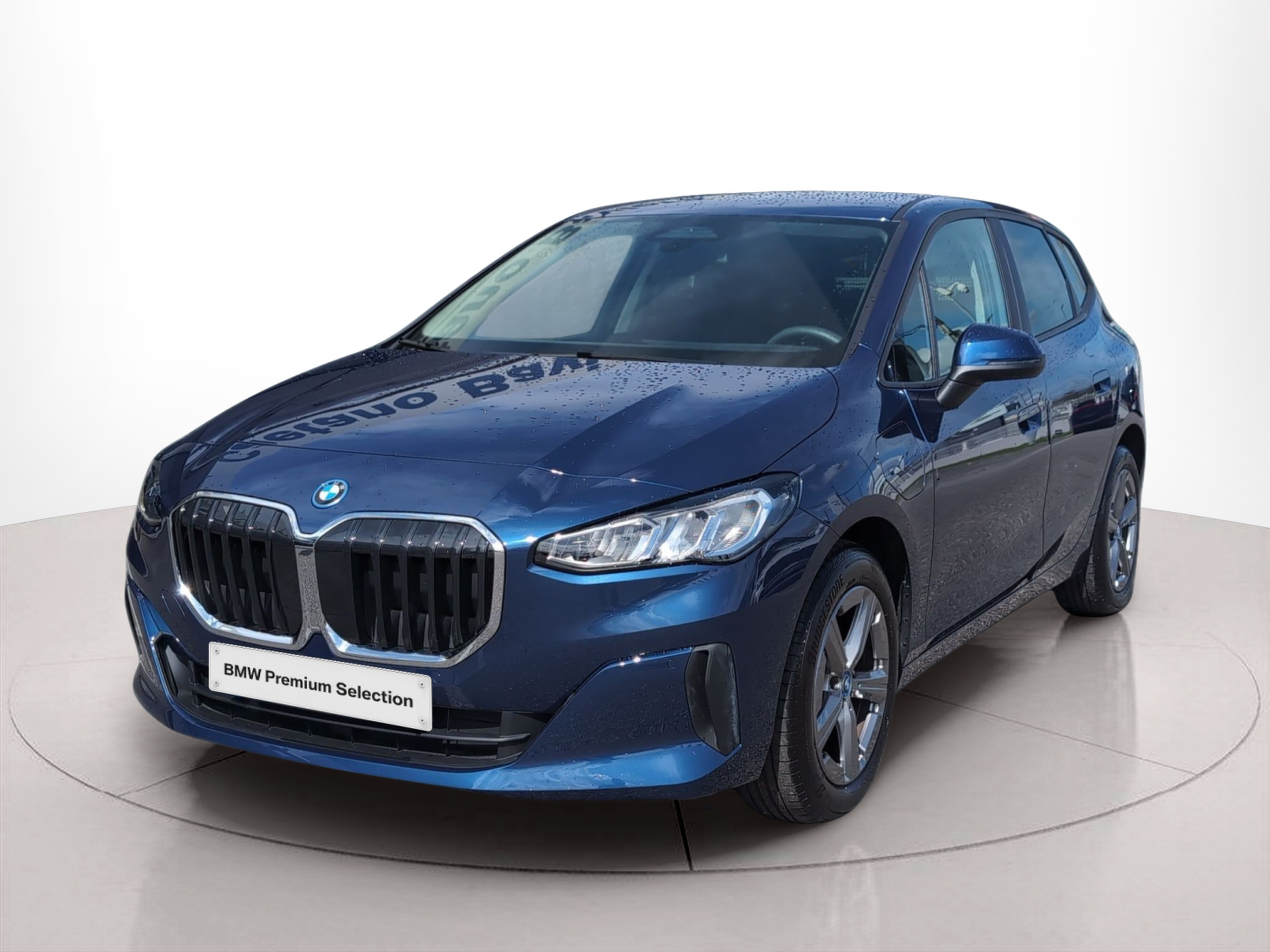 BMW Série 2 225xe Active Tourer color Azul. Año 2024. 180KW(245CV). Elétrico / Gasolina Híbrido. En concesionario Caetano Baviera Santa Maria da Feira de Santa Maria da Feira