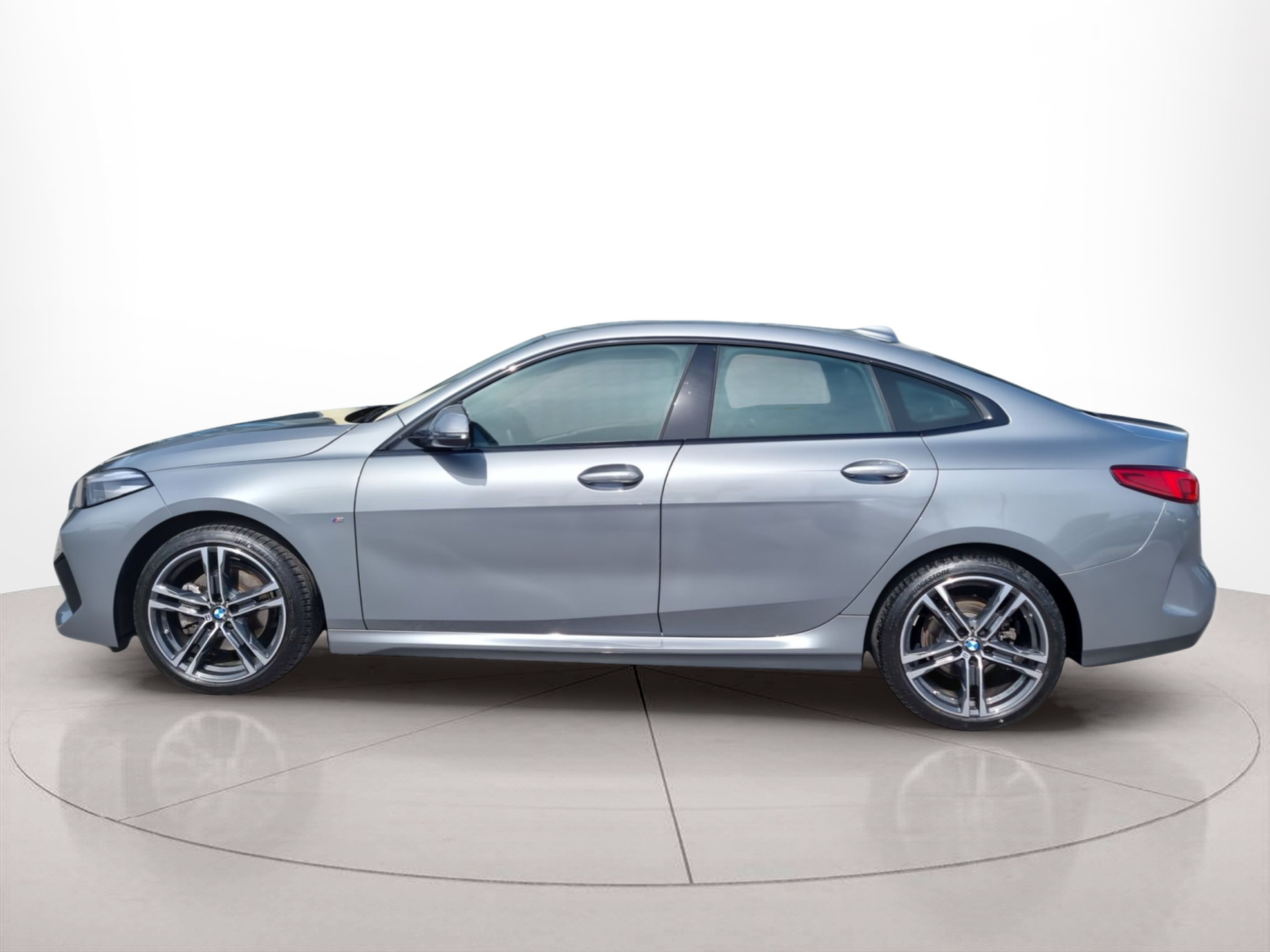 Fotos de BMW Série 2 216d Gran Coupe color Azul. Año 2024. 85KW(116CV). Diesel. En concesionario Caetano Baviera Aveiro de Aveiro
