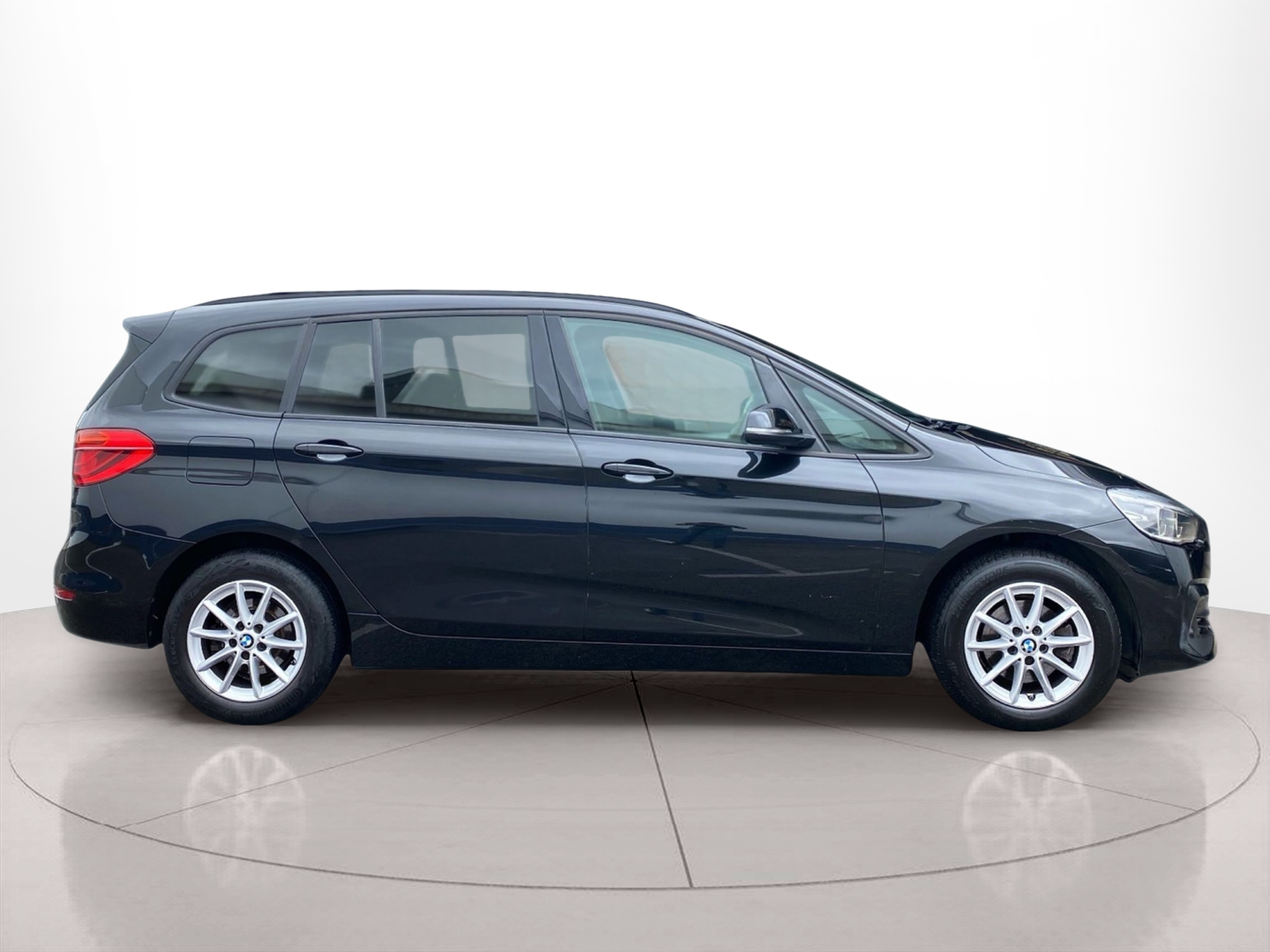 Fotos de BMW Série 2 216d Gran Tourer color Negro. Año 2021. 85KW(116CV). Diesel. En concesionario Caetano Baviera Lisboa de Lisboa