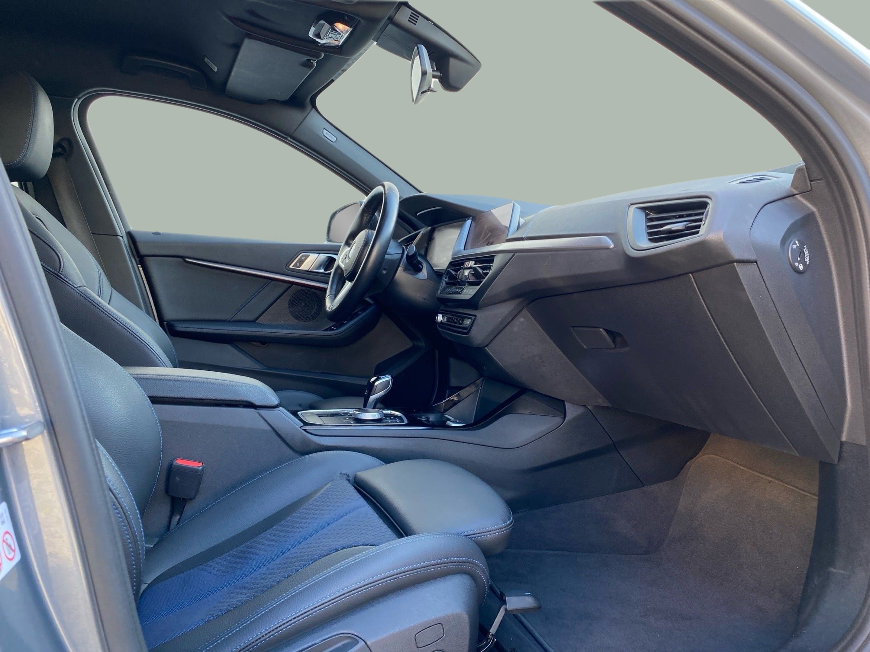 BMW Série 1 116d color Gris. Año 2024. 85KW(116CV). Diesel. En concesionario Caetano Baviera Cascais de Cascais