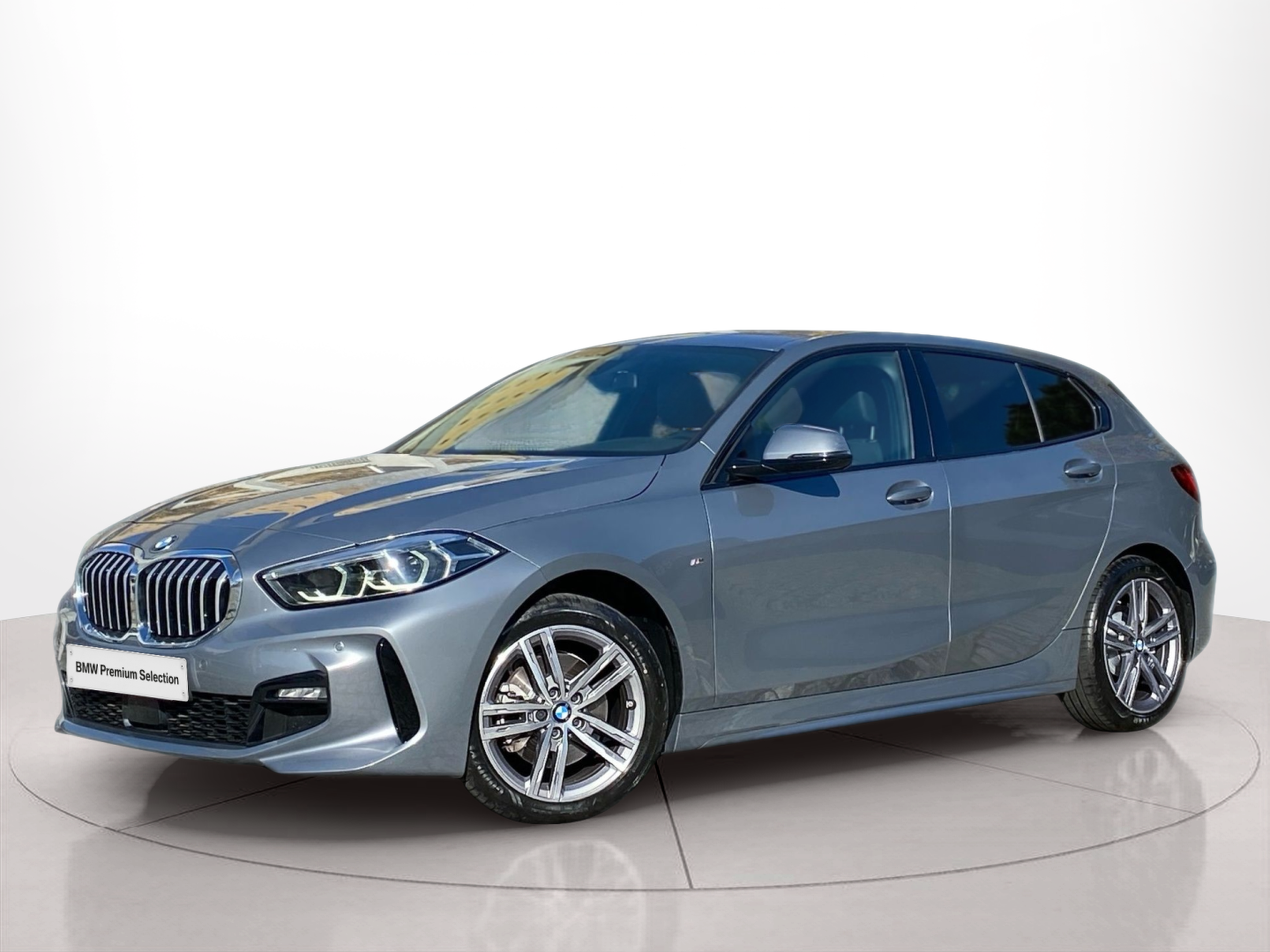 Fotos de BMW Série 1 116d color Gris. Año 2024. 85KW(116CV). Diesel. En concesionario Caetano Baviera Cascais de Cascais
