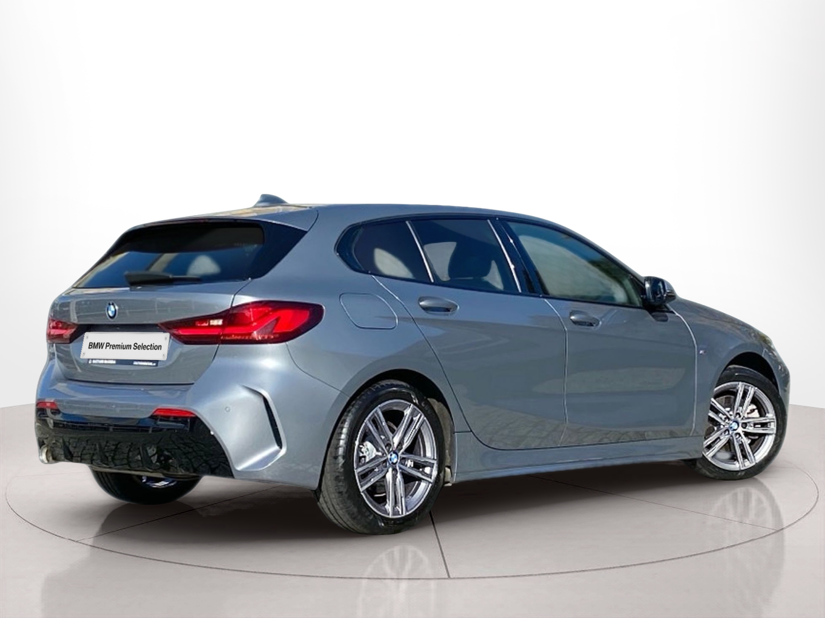 BMW Série 1 116d color Gris. Año 2024. 85KW(116CV). Diesel. En concesionario Caetano Baviera Cascais de Cascais