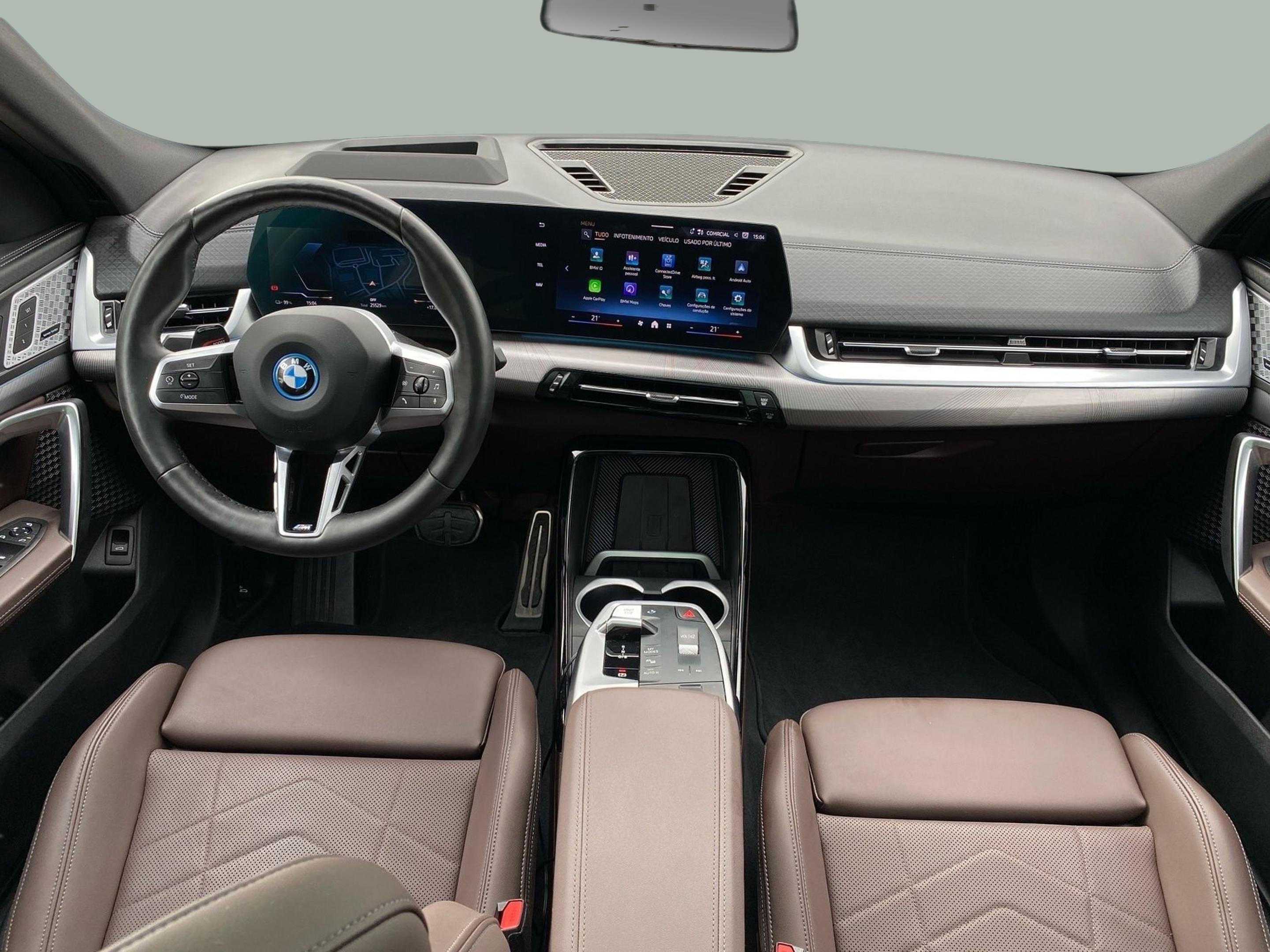 BMW iX2 xDrive30 color Gris. Año 2024. 230KW(313CV). Elétrico. En concesionario Caetano Baviera Cascais de Cascais