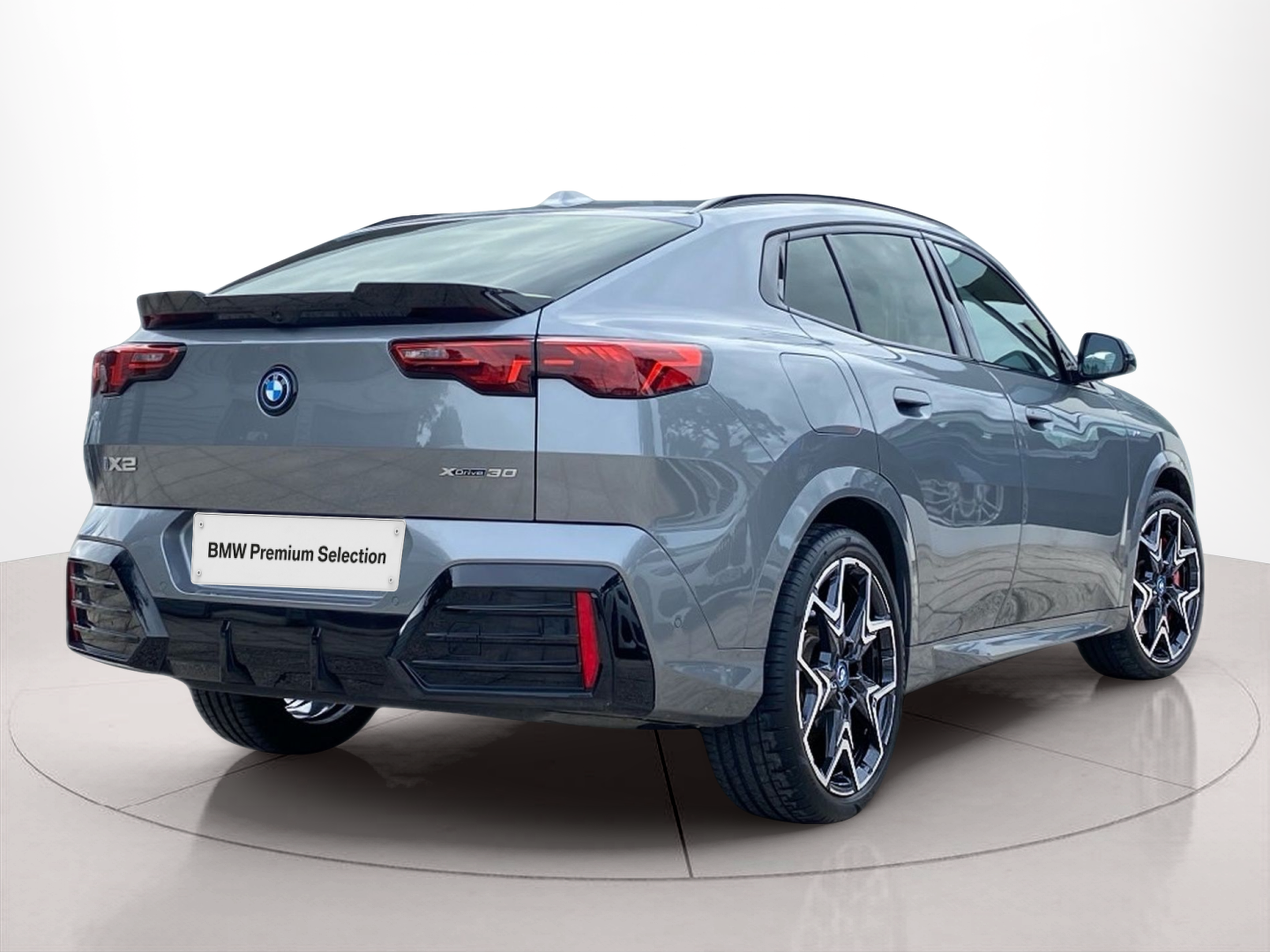 BMW iX2 xDrive30 color Gris. Año 2024. 230KW(313CV). Elétrico. En concesionario Caetano Baviera Cascais de Cascais
