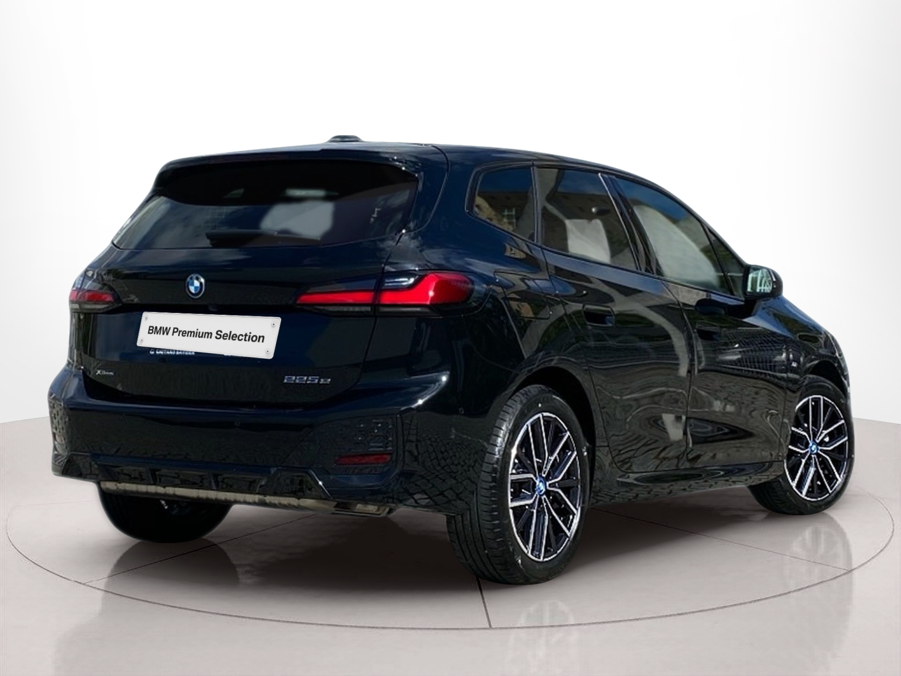 BMW Série 2 225xe Active Tourer color Negro. Año 2024. 180KW(245CV). Elétrico / Gasolina Híbrido. En concesionario Caetano Baviera Cascais de Cascais