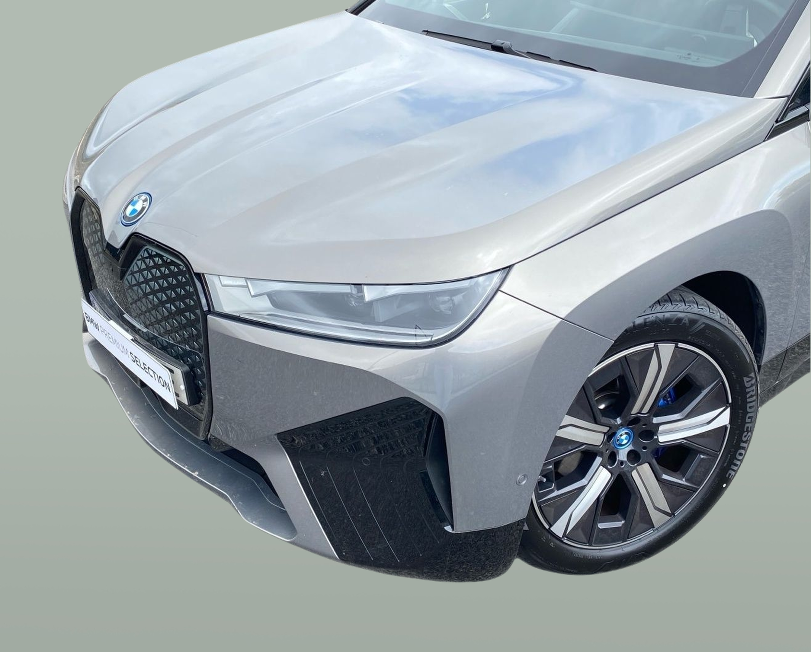 BMW iX xDrive40 color Gris. Año 2024. 240KW(326CV). Elétrico. En concesionario Caetano Baviera Cascais de Cascais