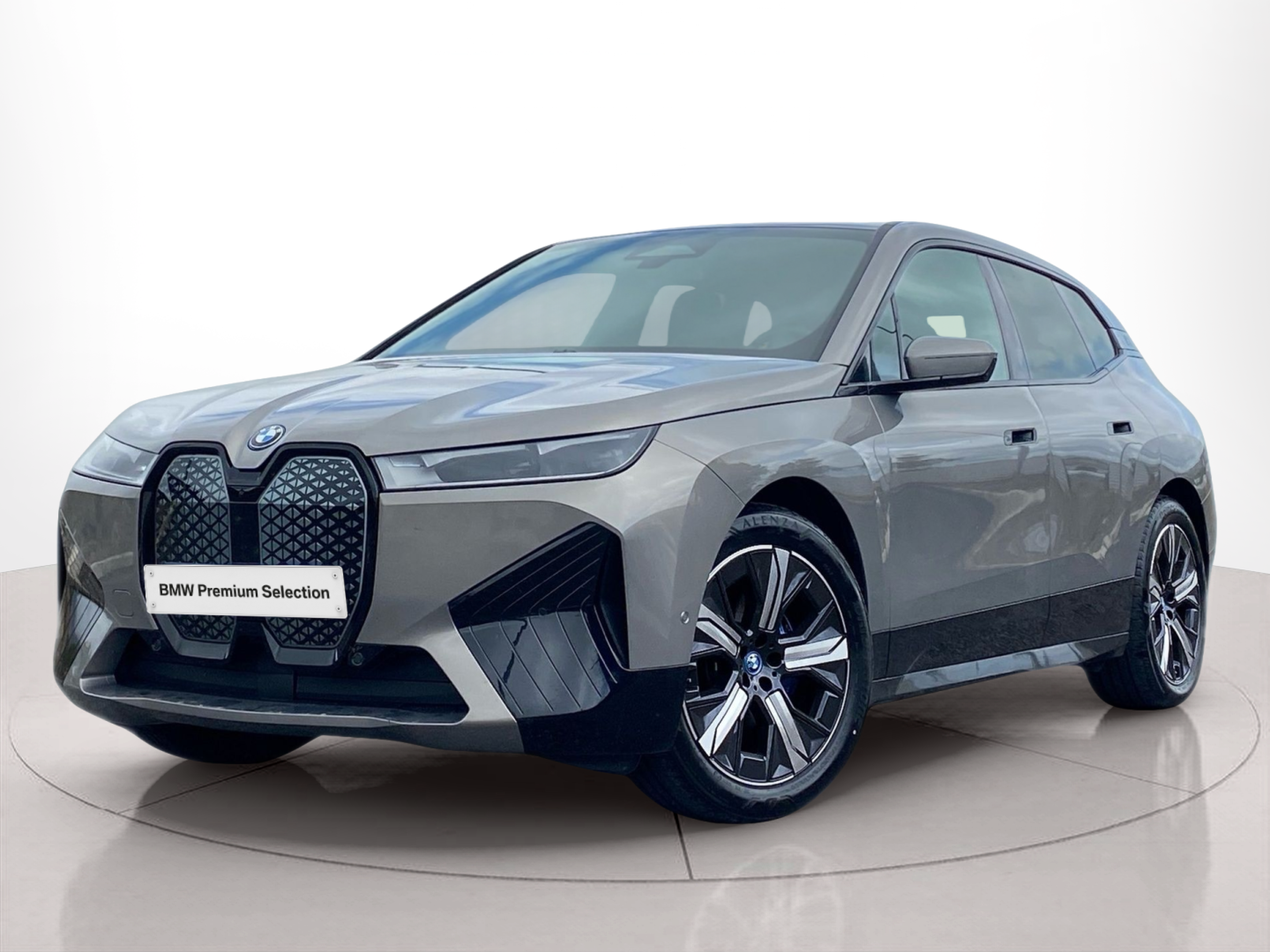 Fotos de BMW iX xDrive40 color Gris. Año 2024. 240KW(326CV). Elétrico. En concesionario Caetano Baviera Cascais de Cascais