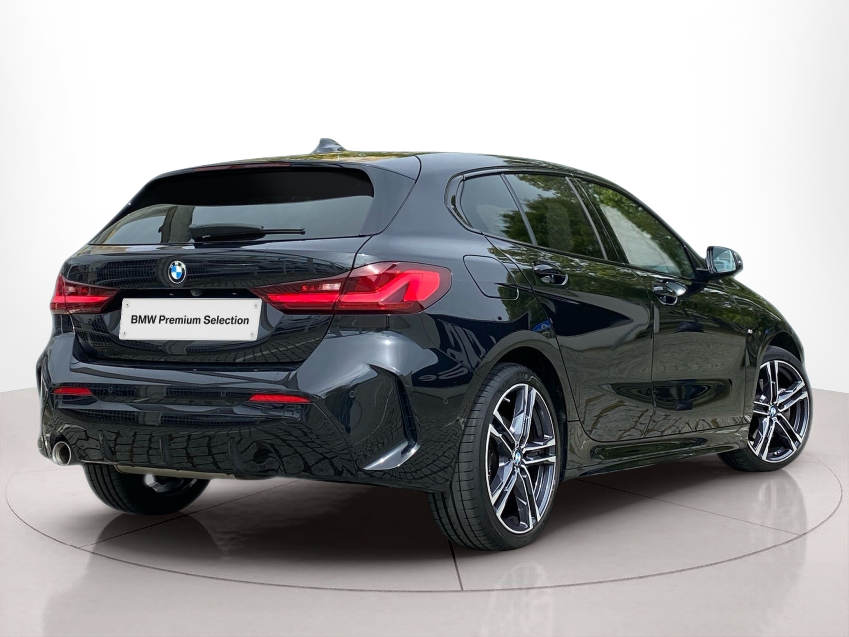 BMW Série 1 116d color Negro. Año 2023. 85KW(116CV). Diesel. En concesionario Caetano Baviera Lisboa de Lisboa