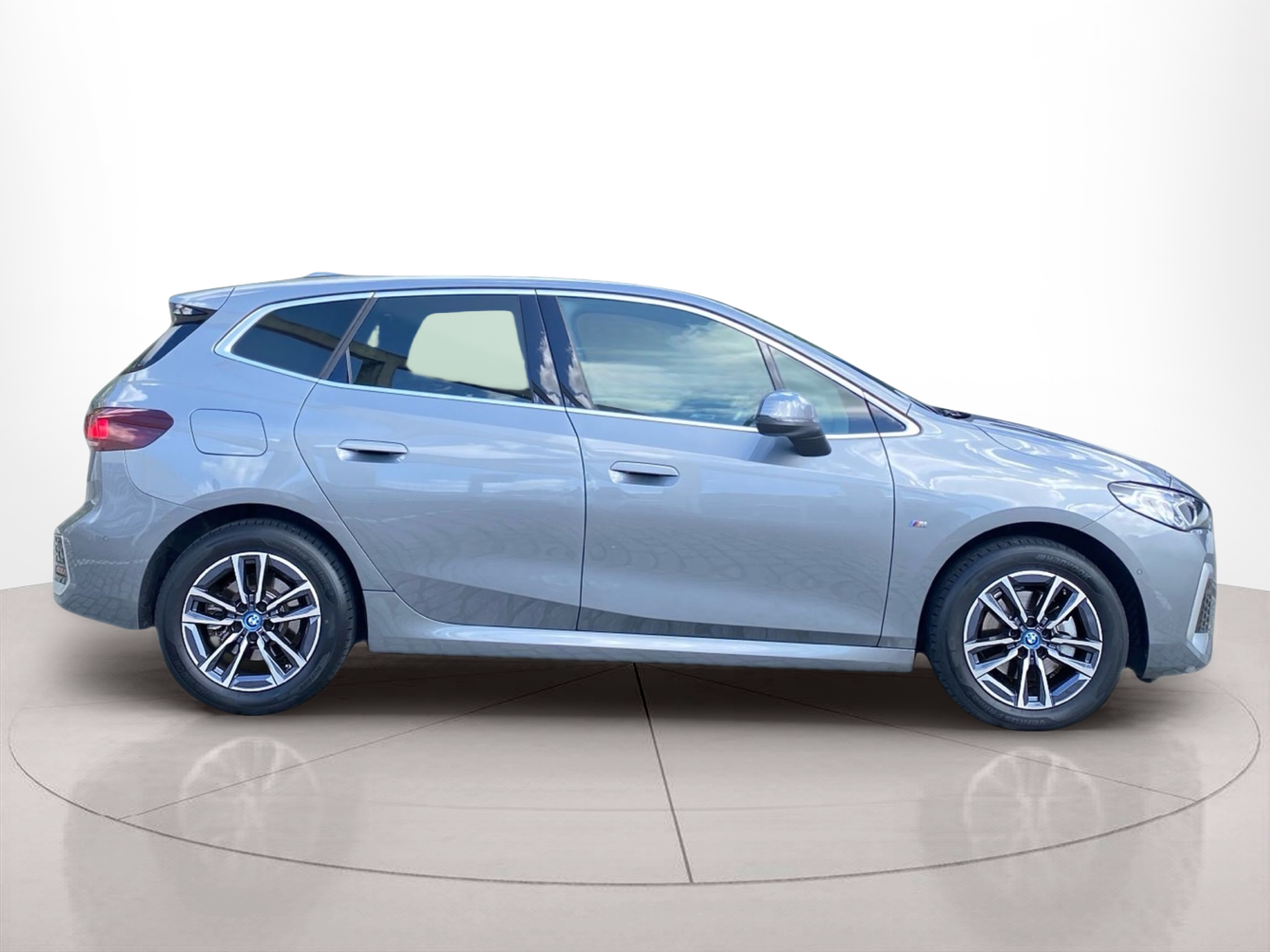 Fotos de BMW Série 2 225xe Active Tourer color Gris. Año 2023. 180KW(245CV). Elétrico / Gasolina Híbrido. En concesionario Caetano Baviera Lisboa de Lisboa