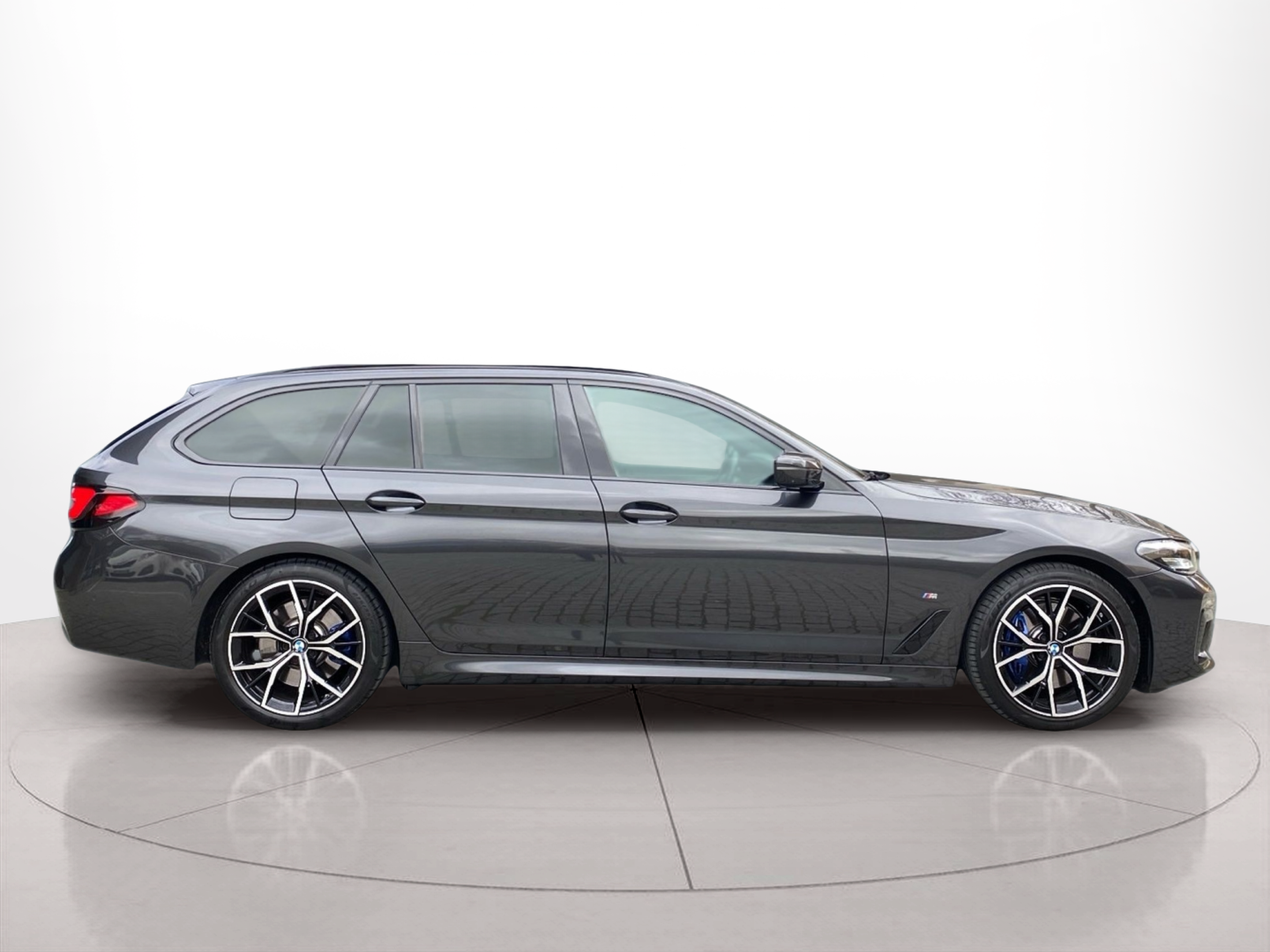 Fotos de BMW Série 5 520d Touring color Gris. Año 2023. 140KW(190CV). Diesel. En concesionario Caetano Baviera Lisboa de Lisboa