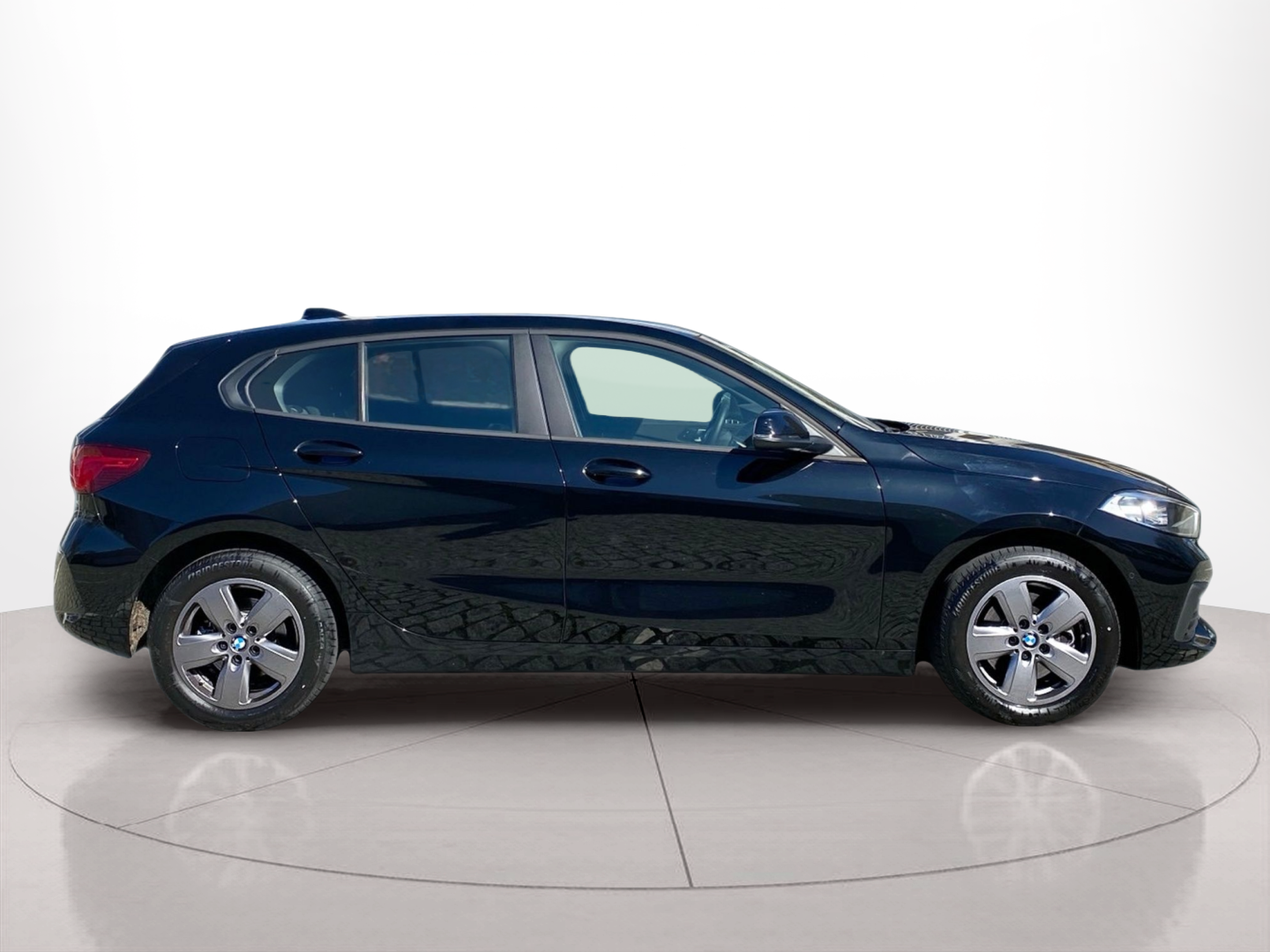 Fotos de BMW Série 1 116d color Negro. Año 2023. 85KW(116CV). Diesel. En concesionario Caetano Baviera Lisboa de Lisboa