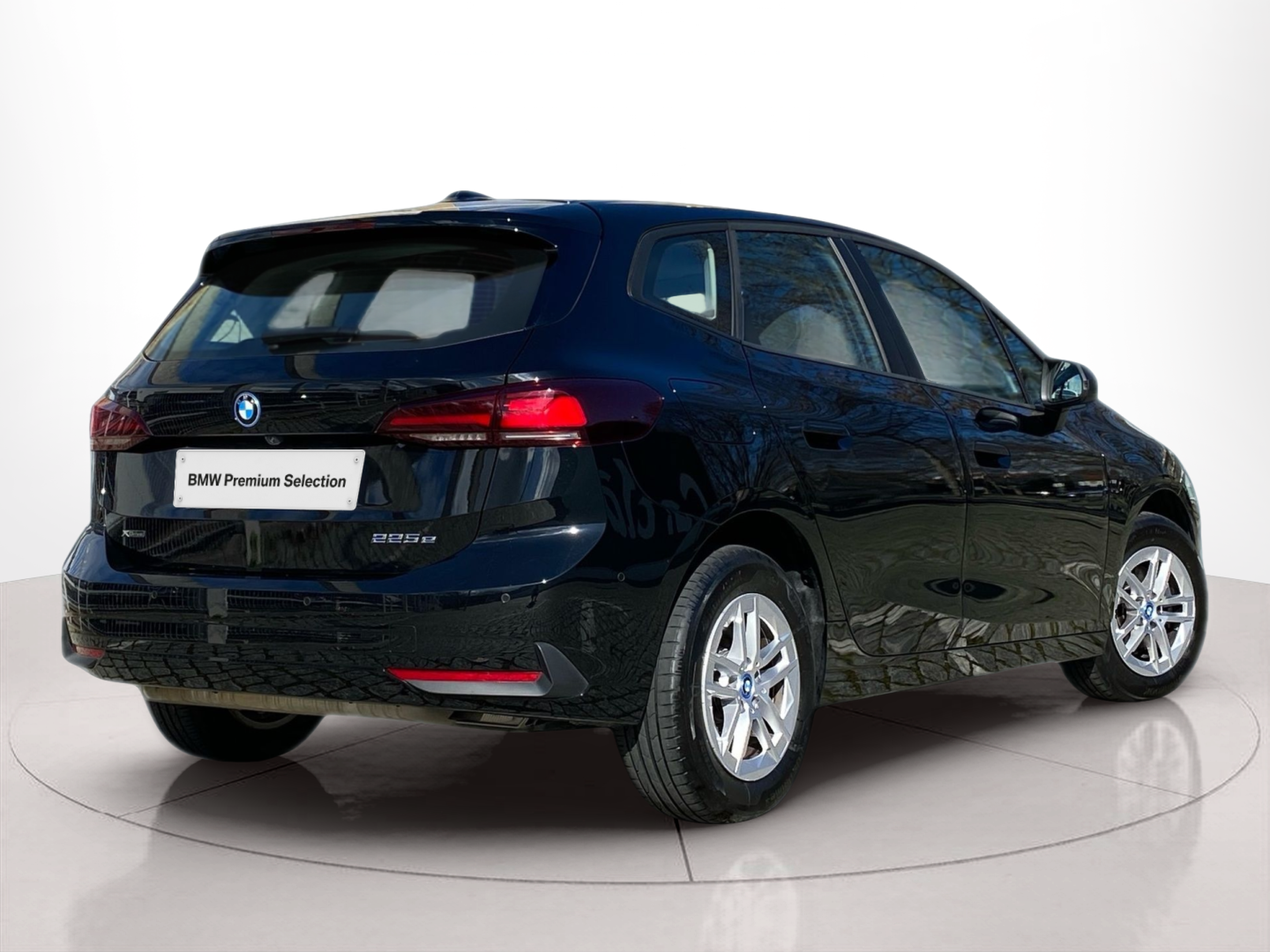BMW Série 2 225xe Active Tourer color Negro. Año 2023. 180KW(245CV). Elétrico / Gasolina Híbrido. En concesionario Caetano Baviera Lisboa de Lisboa