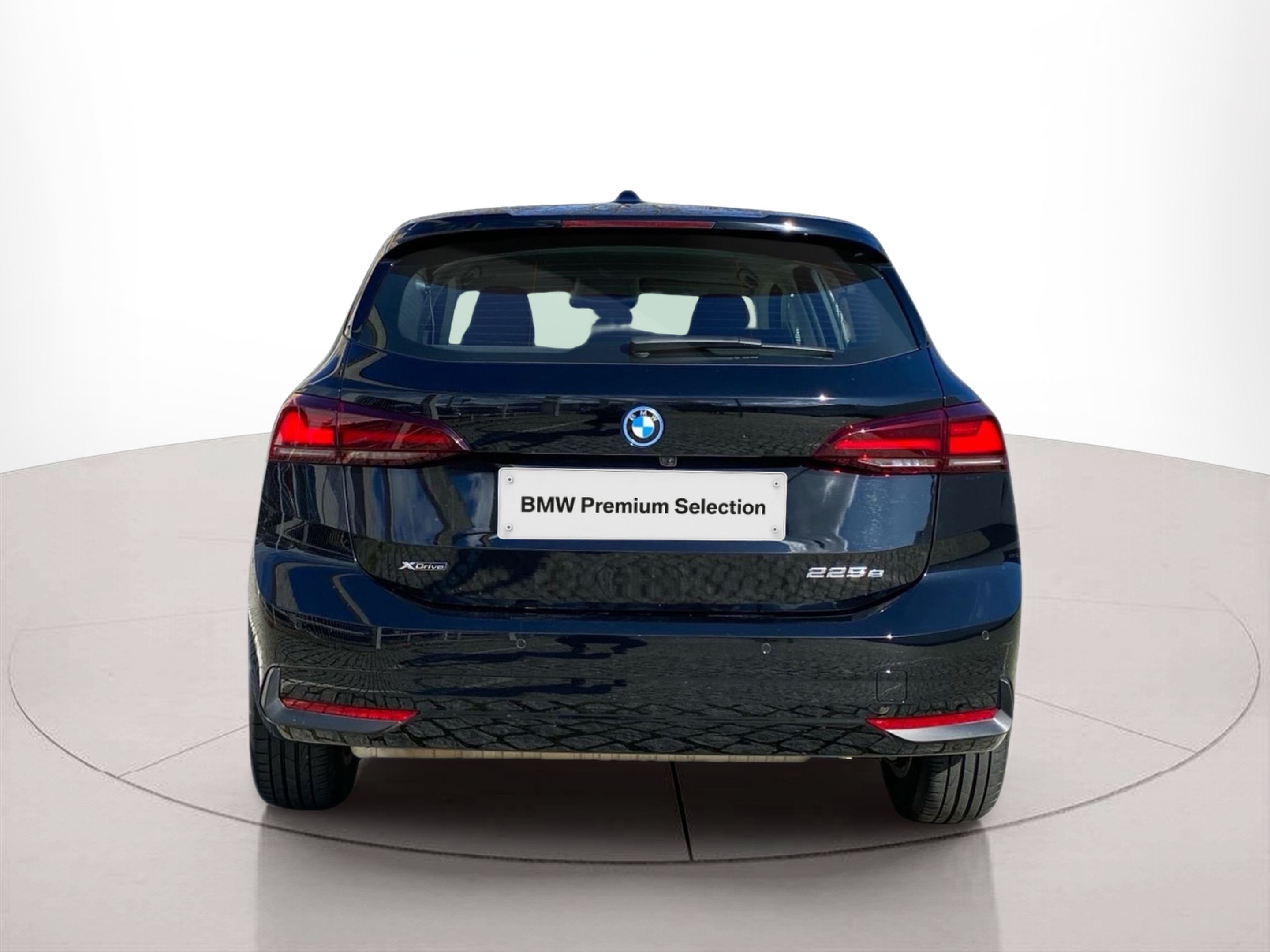 BMW Série 2 225xe Active Tourer color Negro. Año 2023. 180KW(245CV). Elétrico / Gasolina Híbrido. En concesionario Caetano Baviera Lisboa de Lisboa
