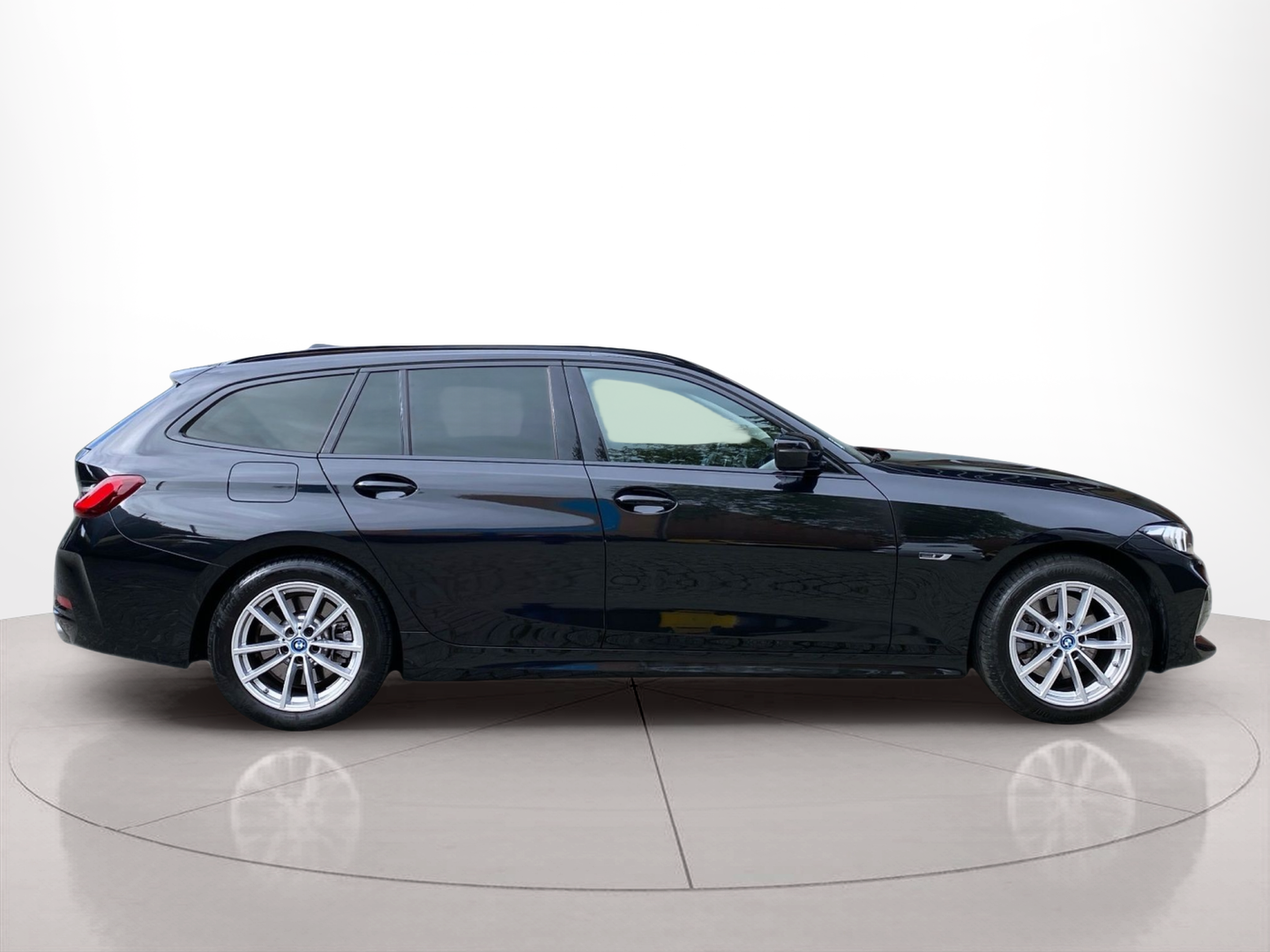 Fotos de BMW Série 3 320e Berlina color Negro. Año 2023. 150KW(204CV). Elétrico / Gasolina Híbrido. En concesionario Caetano Baviera Lisboa de Lisboa
