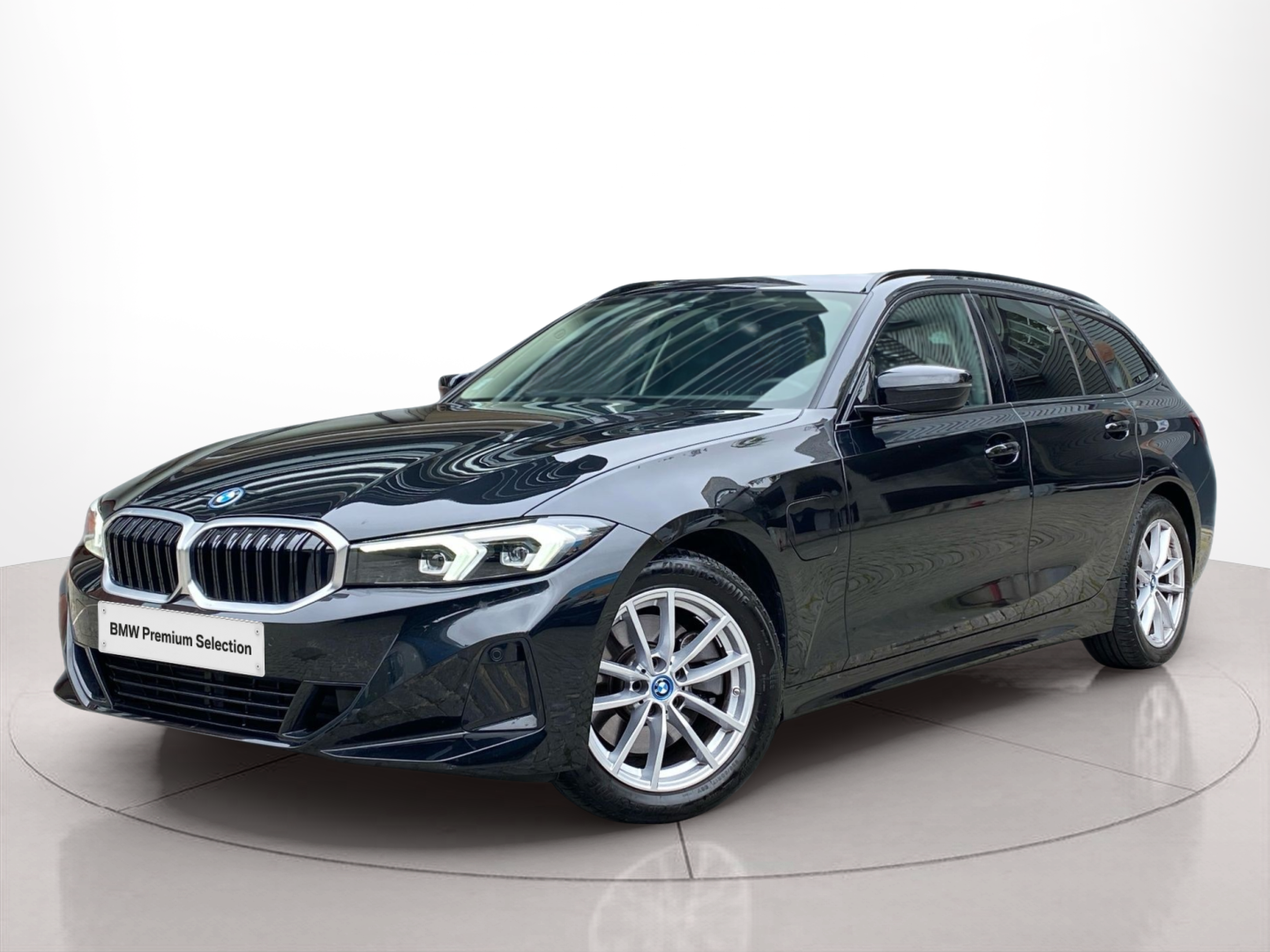 Fotos de BMW Série 3 320e Berlina color Negro. Año 2023. 150KW(204CV). Elétrico / Gasolina Híbrido. En concesionario Caetano Baviera Lisboa de Lisboa
