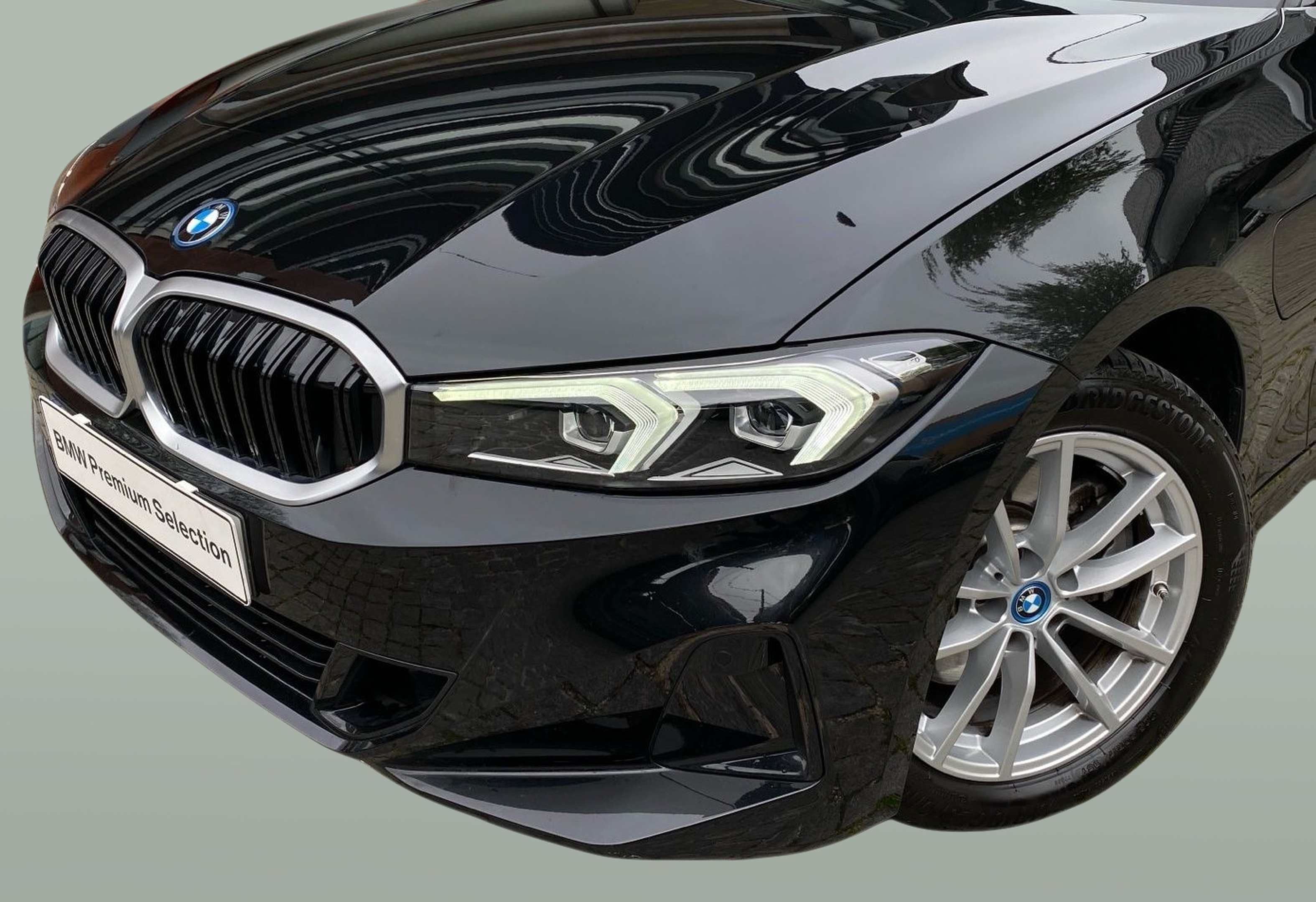 BMW Série 3 320e Berlina color Negro. Año 2023. 150KW(204CV). Elétrico / Gasolina Híbrido. En concesionario Caetano Baviera Lisboa de Lisboa
