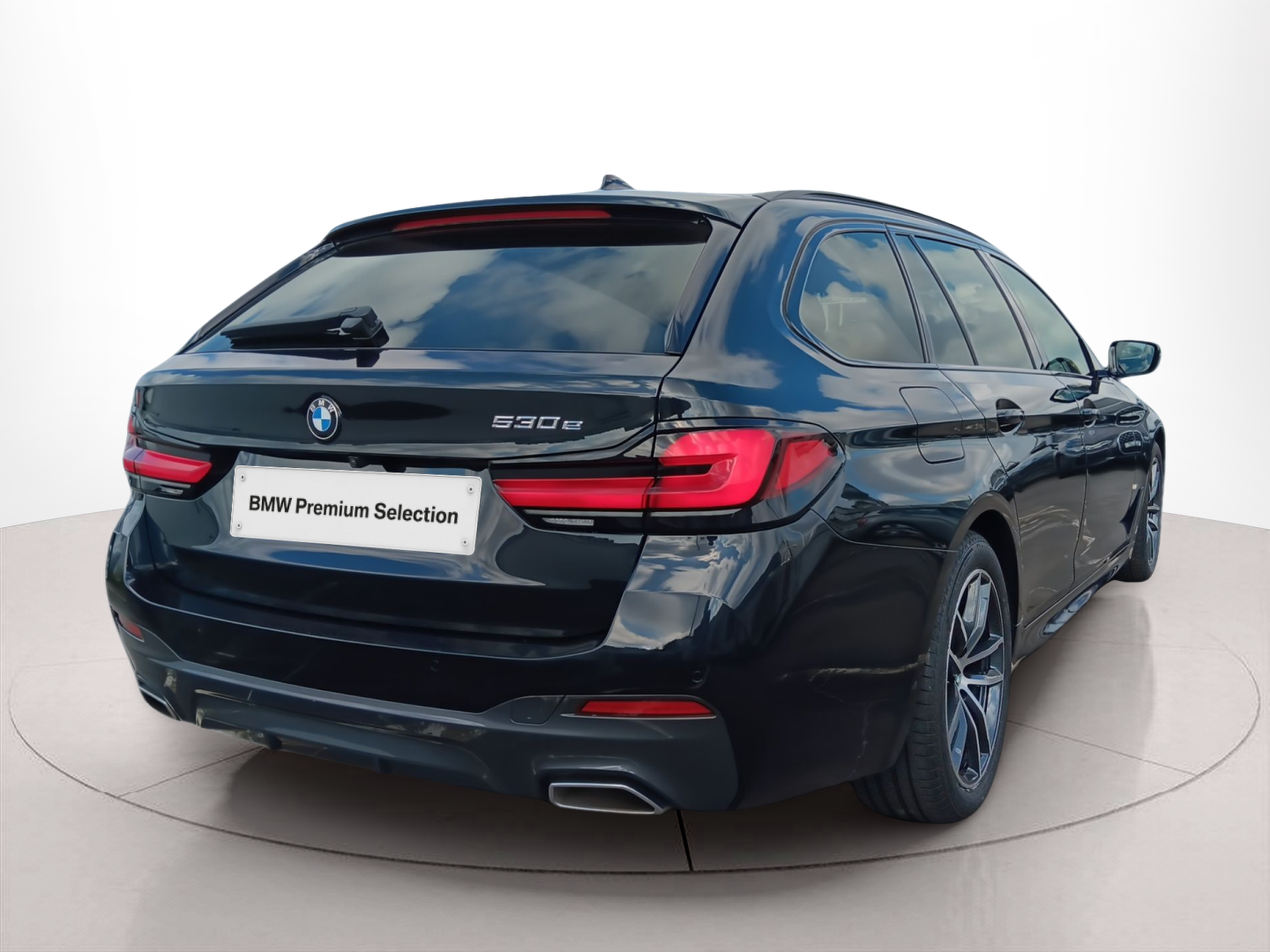 BMW Série 5 530e Touring color Negro. Año 2021. 215KW(292CV). Elétrico / Gasolina Híbrido. En concesionario Caetano Baviera Maia de Maia