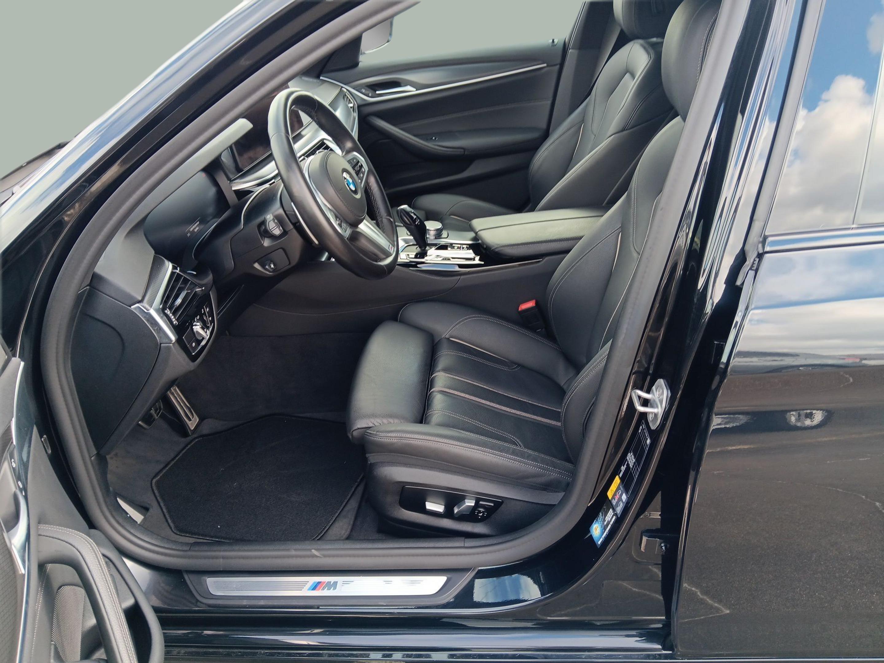 BMW Série 5 530e Touring color Negro. Año 2021. 215KW(292CV). Elétrico / Gasolina Híbrido. En concesionario Caetano Baviera Maia de Maia