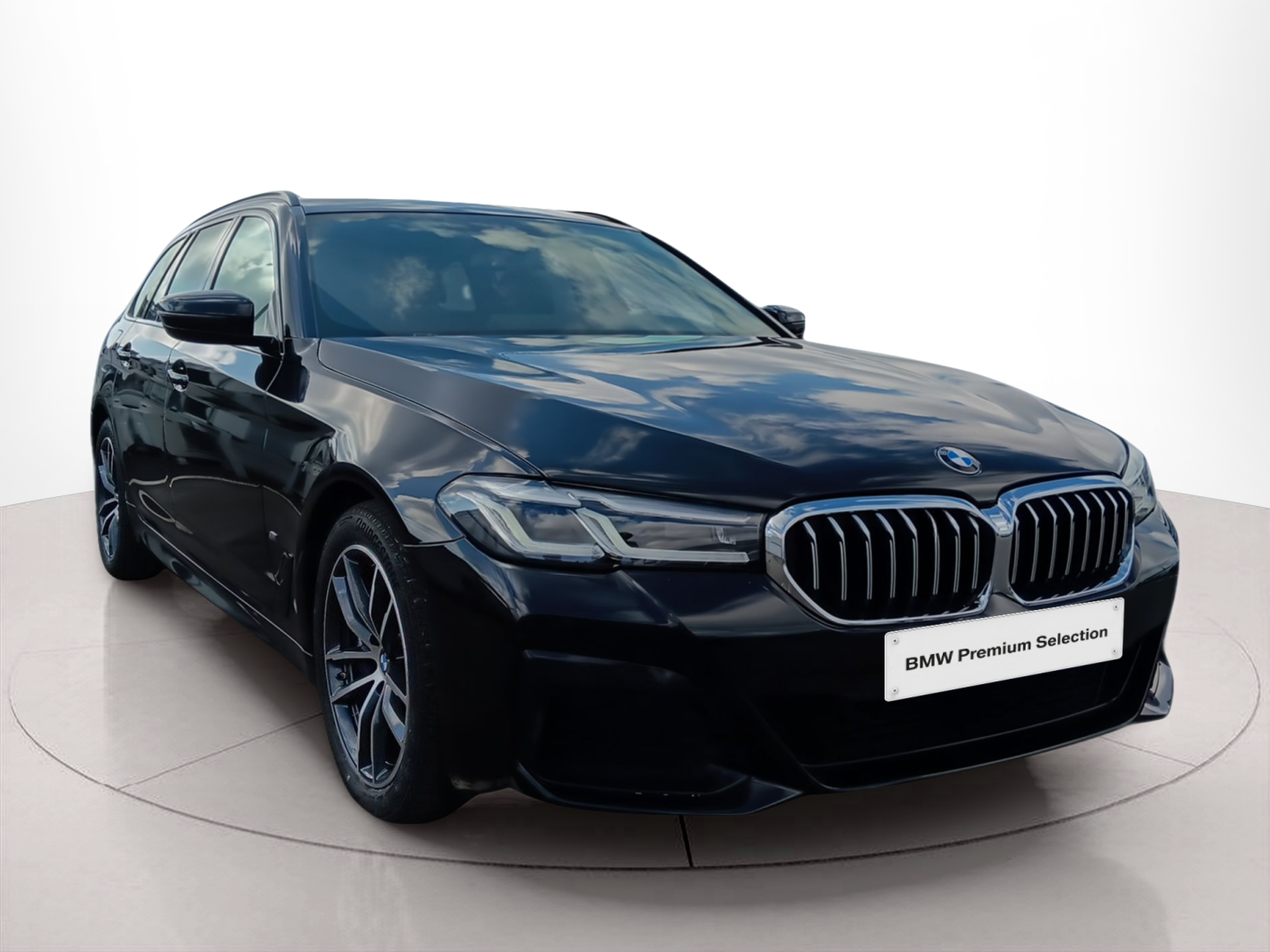BMW Série 5 530e Touring color Negro. Año 2021. 215KW(292CV). Elétrico / Gasolina Híbrido. En concesionario Caetano Baviera Maia de Maia