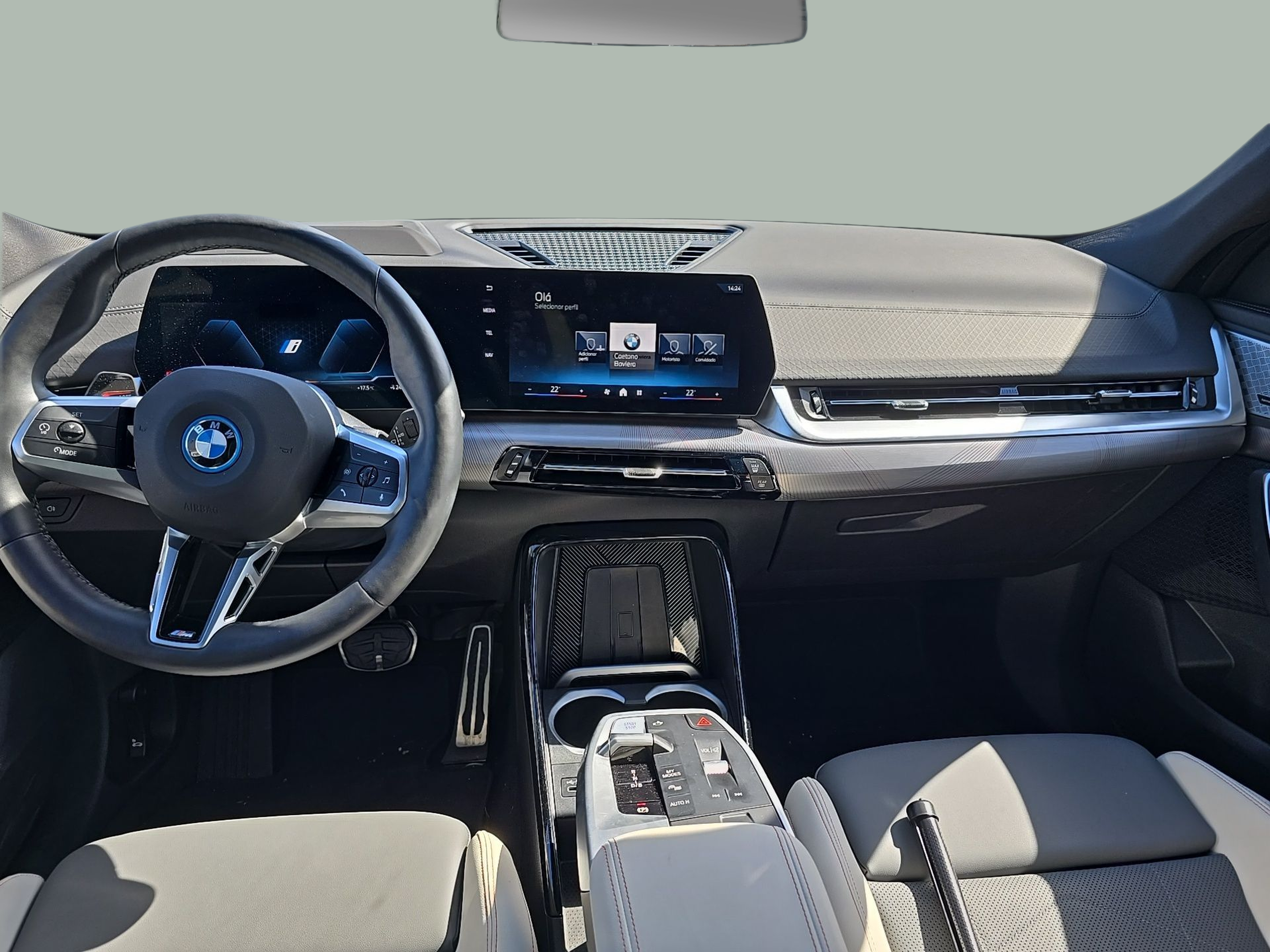 BMW iX2 xDrive30 color Gris. Año 2024. 230KW(313CV). Elétrico. En concesionario Caetano Baviera Aveiro de Aveiro
