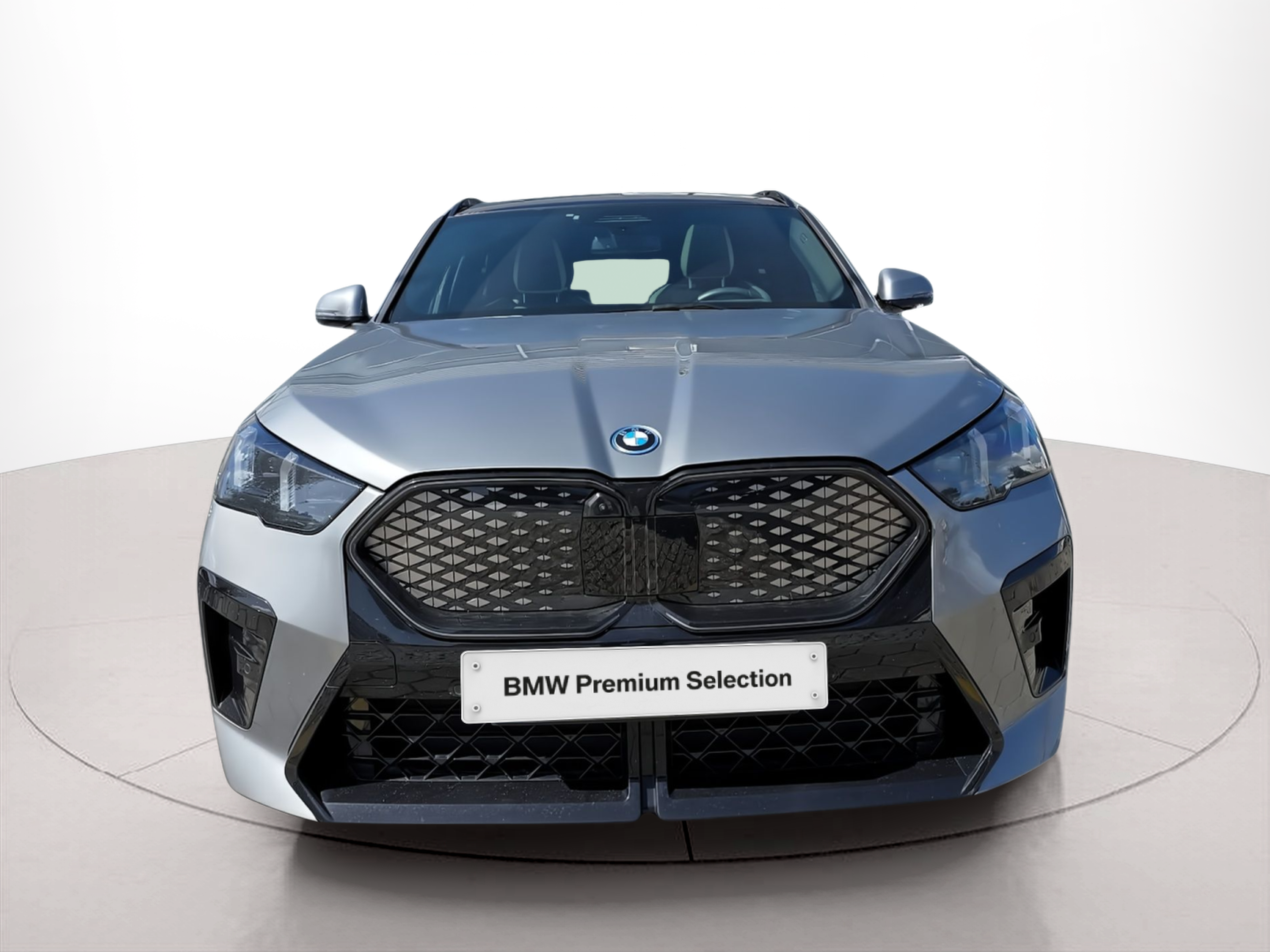 BMW iX2 xDrive30 color Gris. Año 2024. 230KW(313CV). Elétrico. En concesionario Caetano Baviera Aveiro de Aveiro