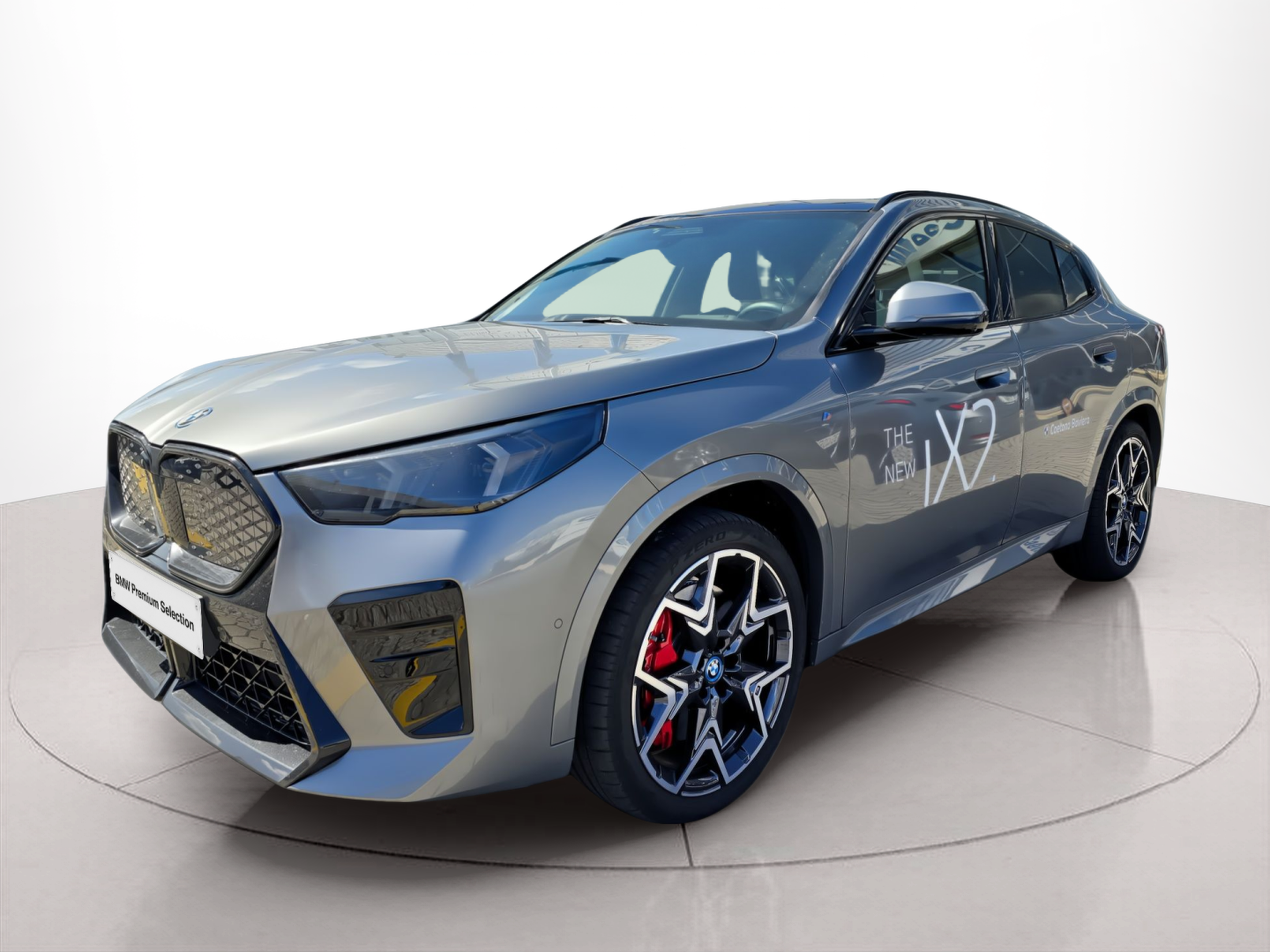 BMW iX2 xDrive30 color Gris. Año 2024. 230KW(313CV). Elétrico. En concesionario Caetano Baviera Aveiro de Aveiro