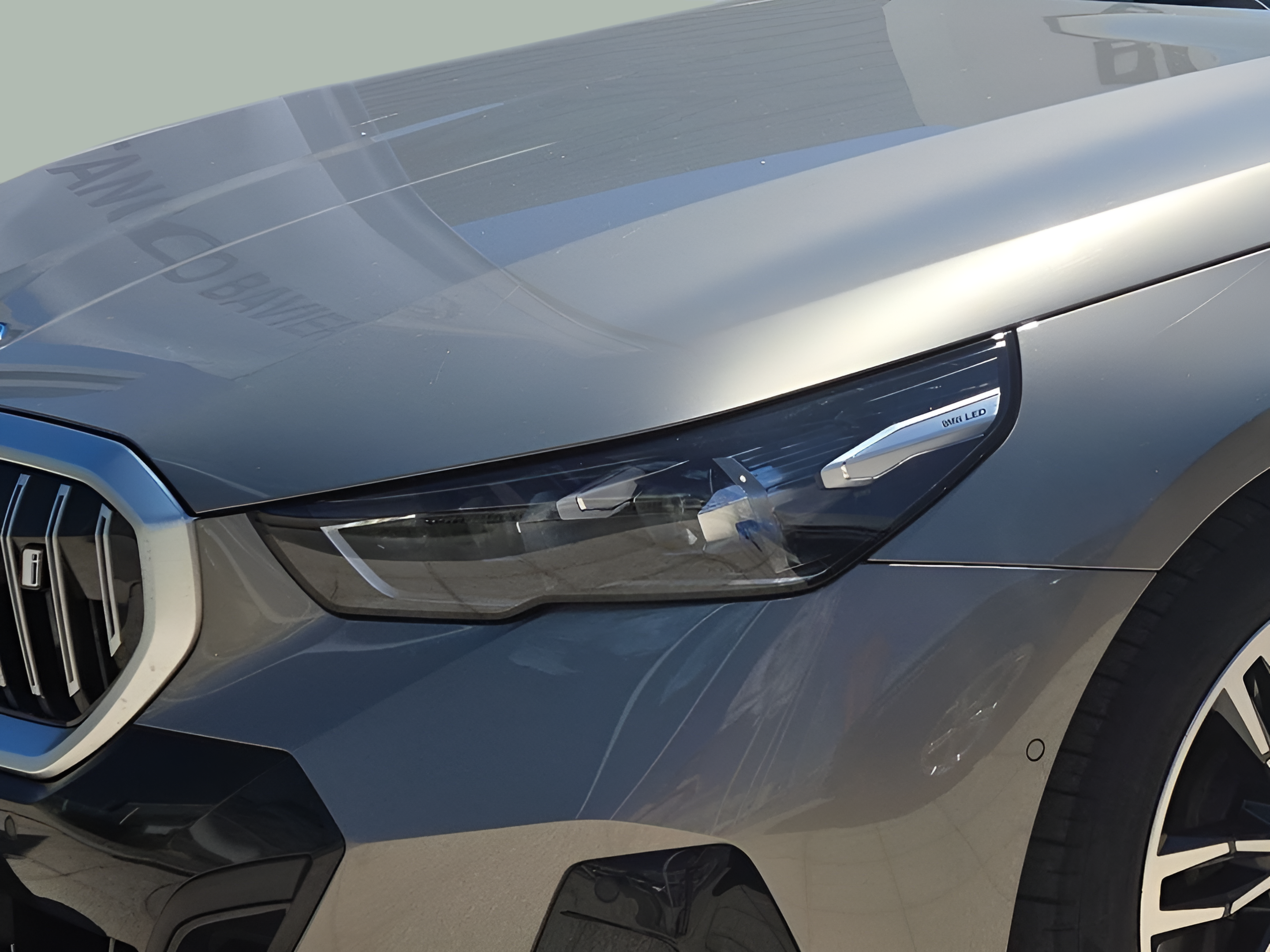 Fotos de BMW i5 eDrive40 color Gris. Año 2024. 250KW(340CV). Elétrico. En concesionario Caetano Baviera Portimão de Portimão