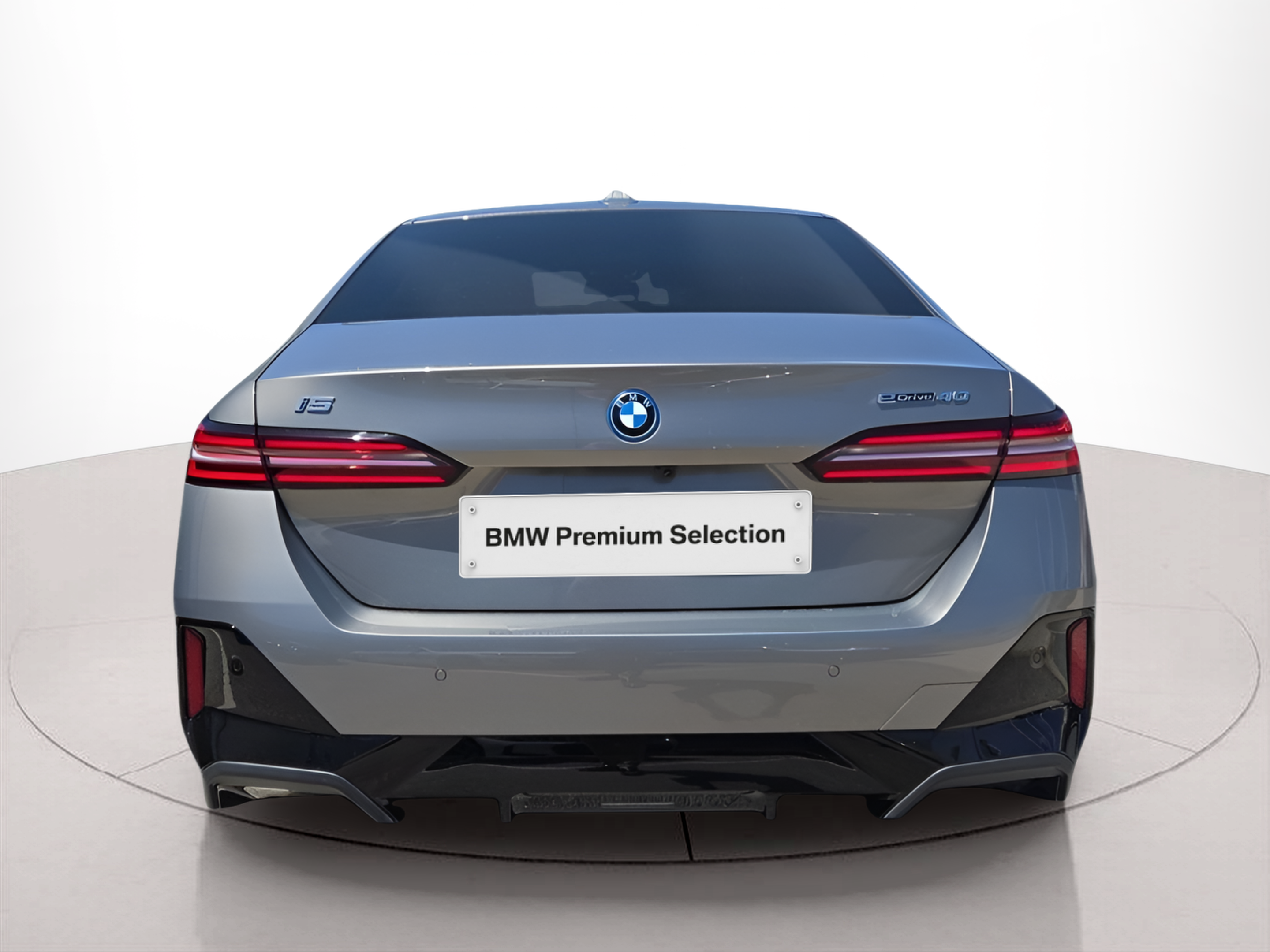 BMW i5 eDrive40 color Gris. Año 2024. 250KW(340CV). Elétrico. En concesionario Caetano Baviera Portimão de Portimão