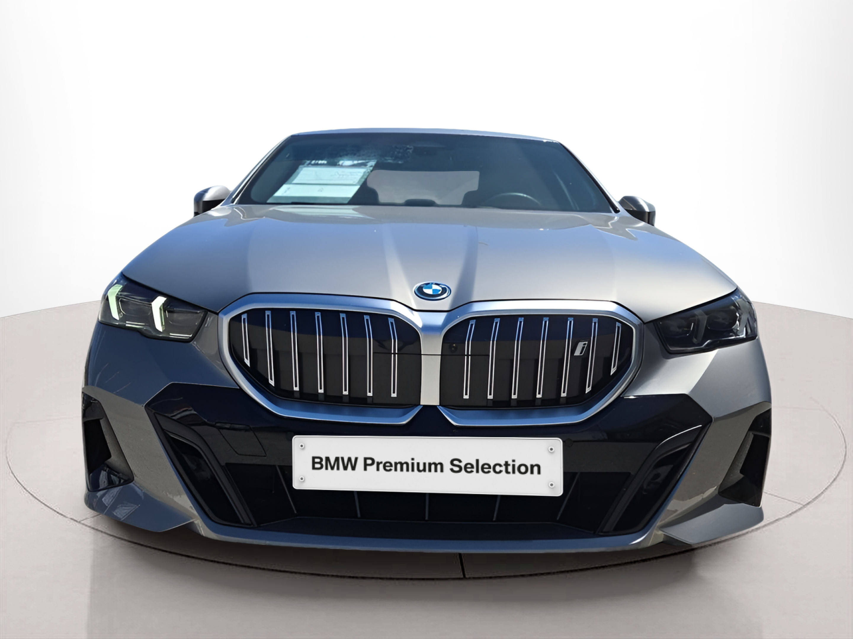 Fotos de BMW i5 eDrive40 color Gris. Año 2024. 250KW(340CV). Elétrico. En concesionario Caetano Baviera Portimão de Portimão