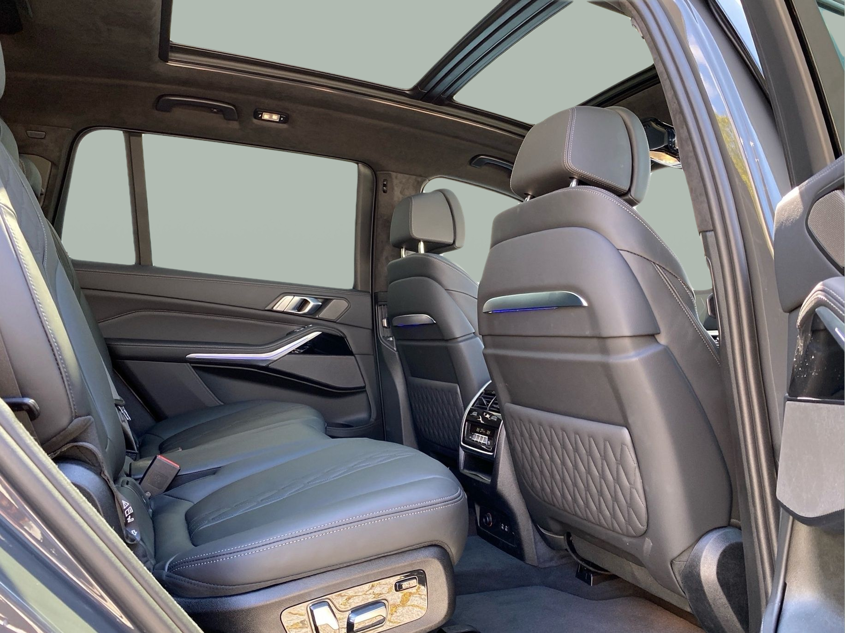 BMW X7 xDrive40d color Gris. Año 2024. 259KW(352CV). Diesel. En concesionario Caetano Baviera Cascais de Cascais