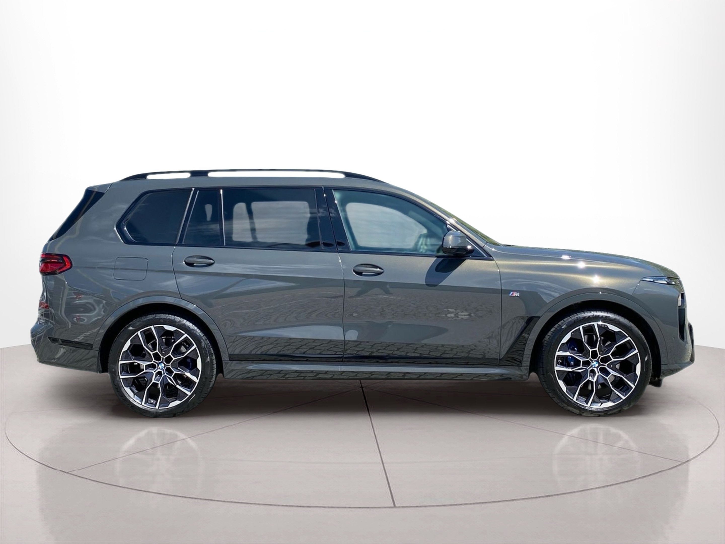 Fotos de BMW X7 xDrive40d color Gris. Año 2024. 259KW(352CV). Diesel. En concesionario Caetano Baviera Cascais de Cascais