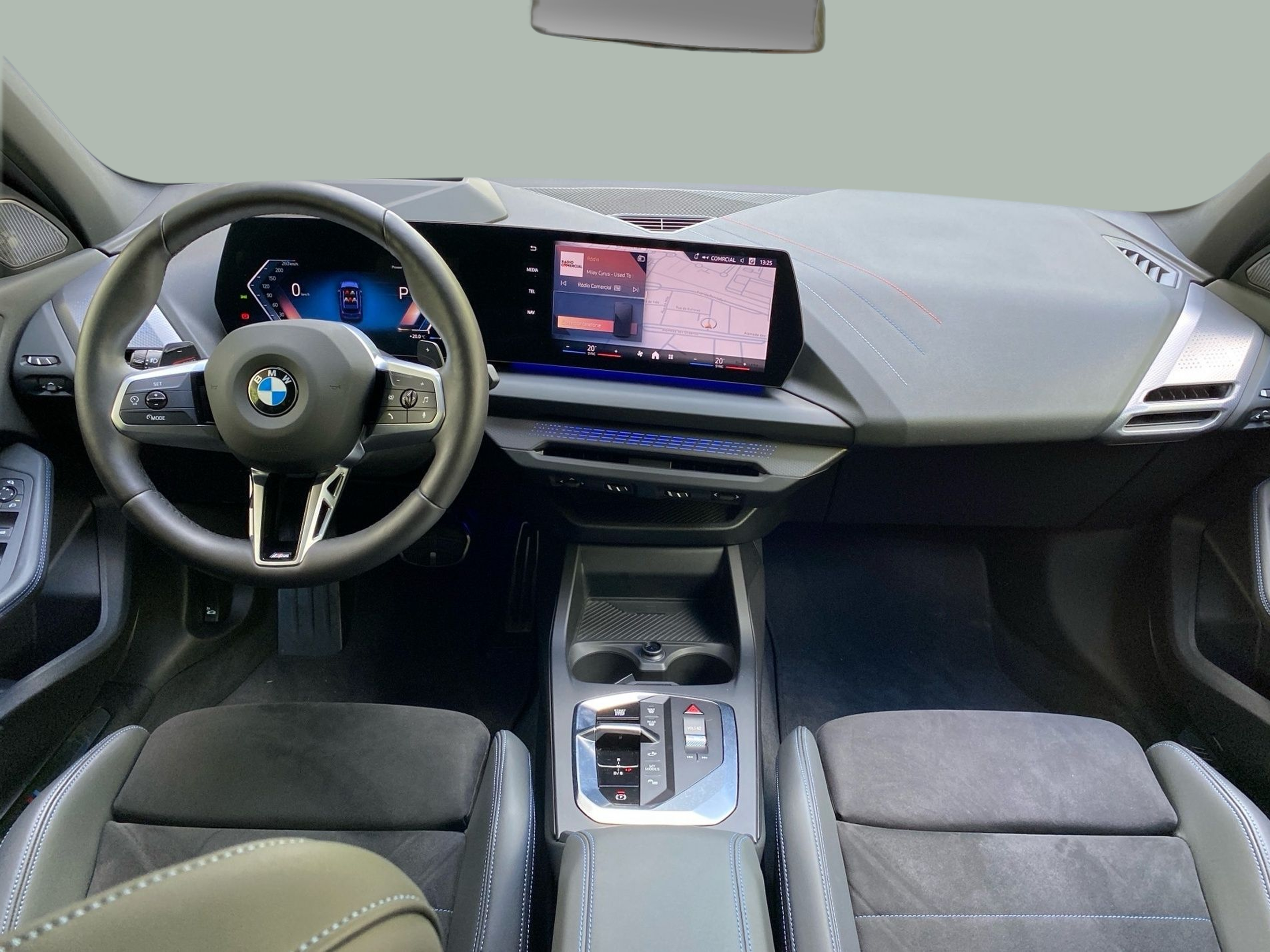 BMW Série 1 120 color Azul. Año 2024. 125KW(170CV). Gasolina. En concesionario Caetano Baviera Lisboa de Lisboa
