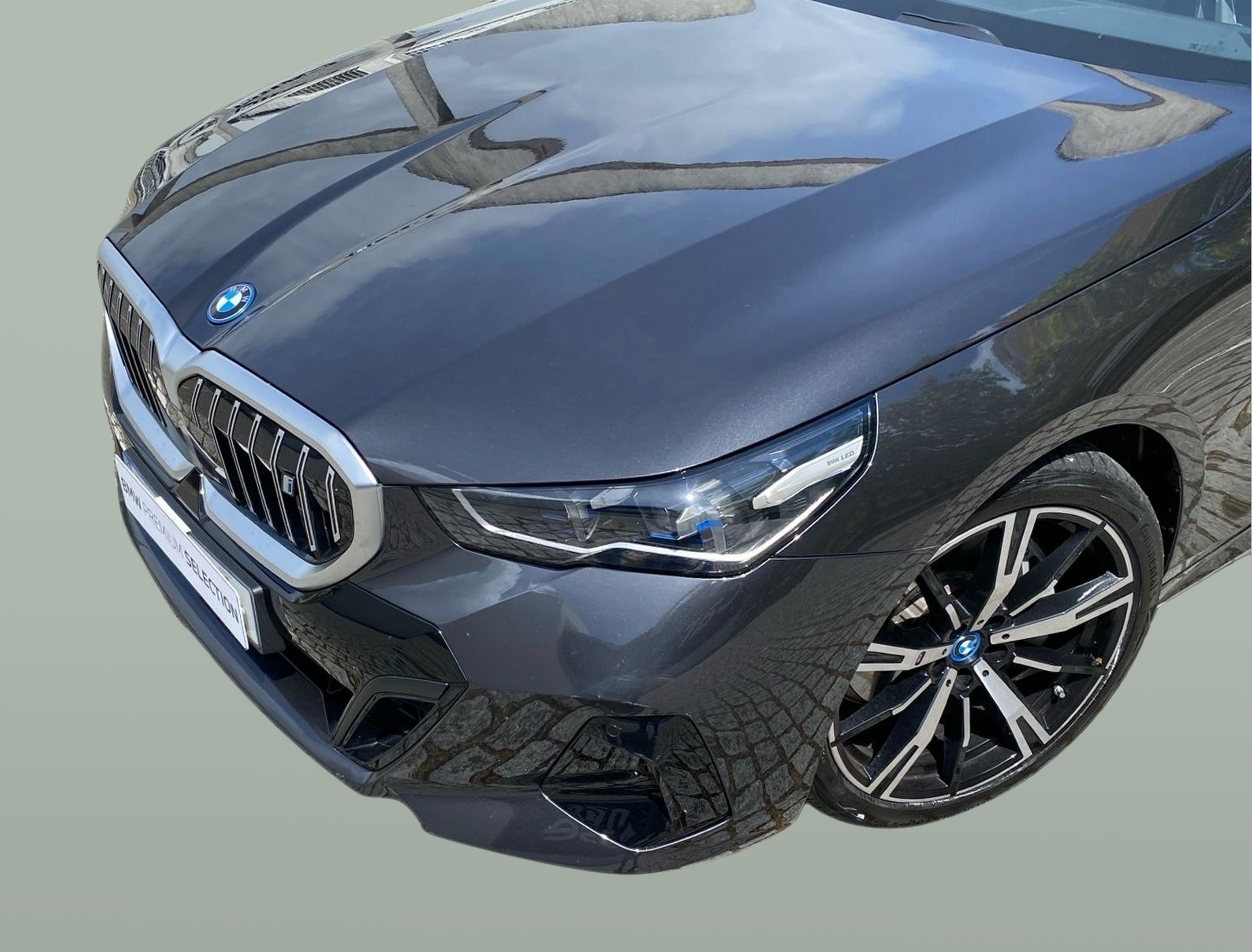 BMW i5 eDrive40 color Gris. Año 2024. 250KW(340CV). Elétrico. En concesionario Caetano Baviera Lisboa de Lisboa