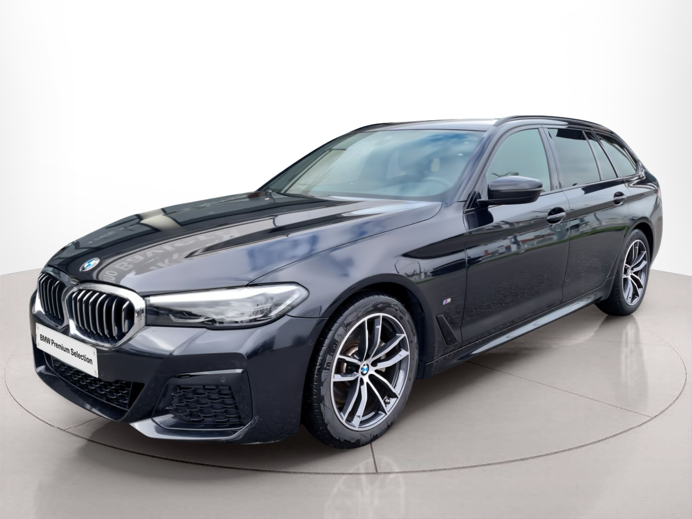 Fotos de BMW Série 5 520d Touring color Negro. Año 2023. 140KW(190CV). Diesel. En concesionario Caetano Baviera Aveiro de Aveiro