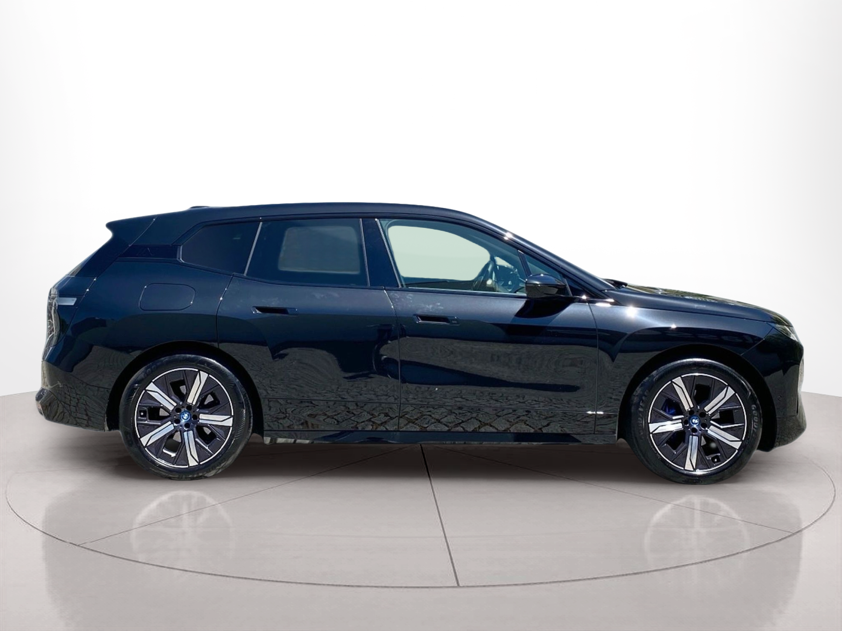 Fotos de BMW iX xDrive40 color Negro. Año 2024. 240KW(326CV). Elétrico. En concesionario Caetano Baviera Lisboa de Lisboa