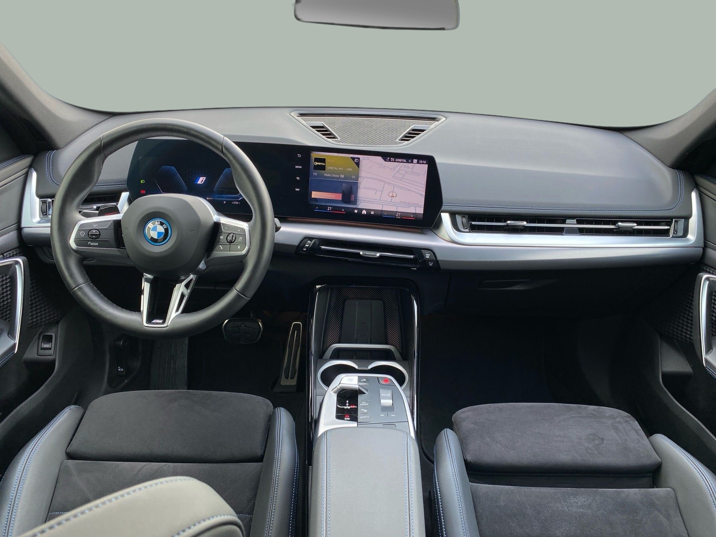 BMW iX1 xDrive30 color Negro. Año 2024. 230KW(313CV). Elétrico. En concesionario Caetano Baviera Lisboa de Lisboa