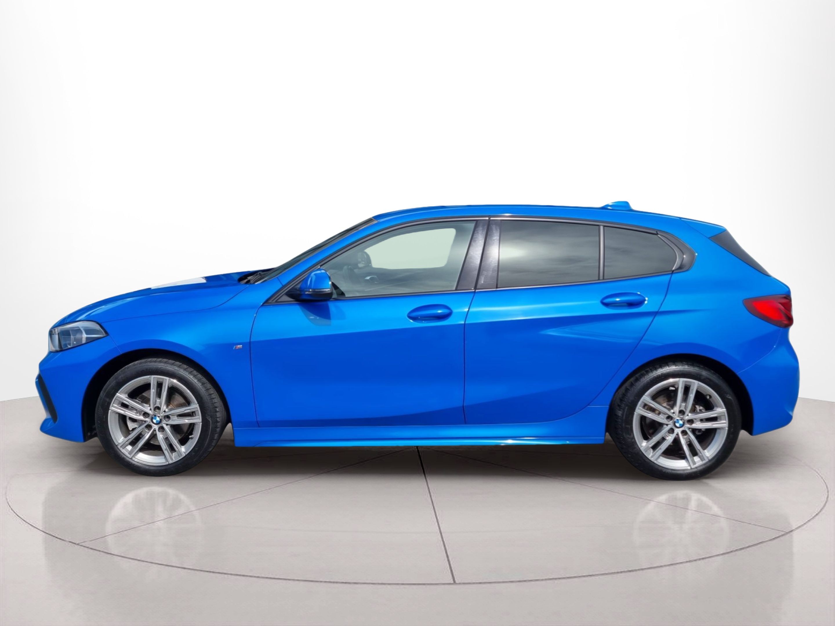 Fotos de BMW Série 1 116d color Azul. Año 2024. 85KW(116CV). Diesel. En concesionario Caetano Baviera Santa Maria da Feira de Santa Maria da Feira