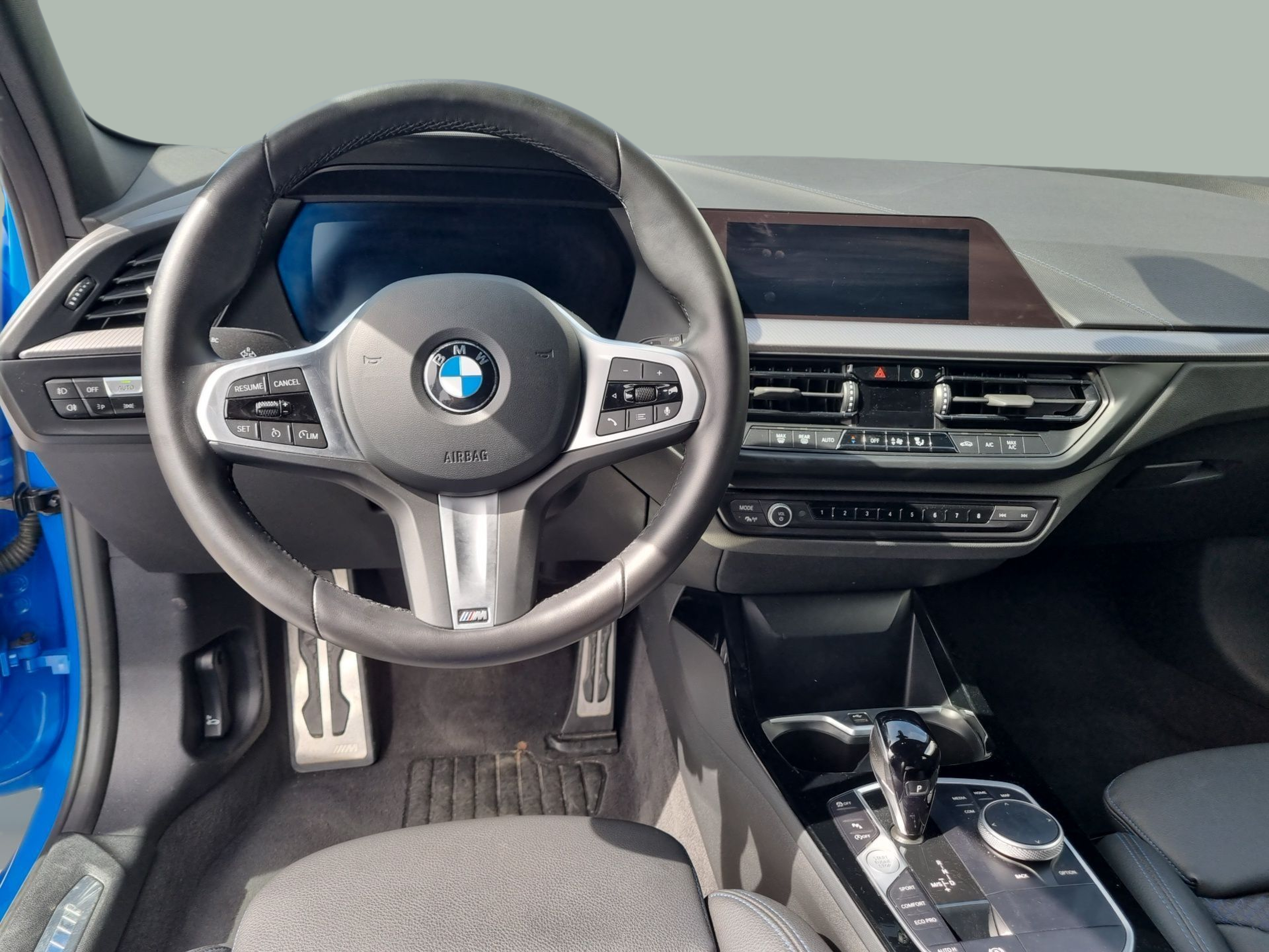 BMW Série 1 116d color Azul. Año 2024. 85KW(116CV). Diesel. En concesionario Caetano Baviera Santa Maria da Feira de Santa Maria da Feira