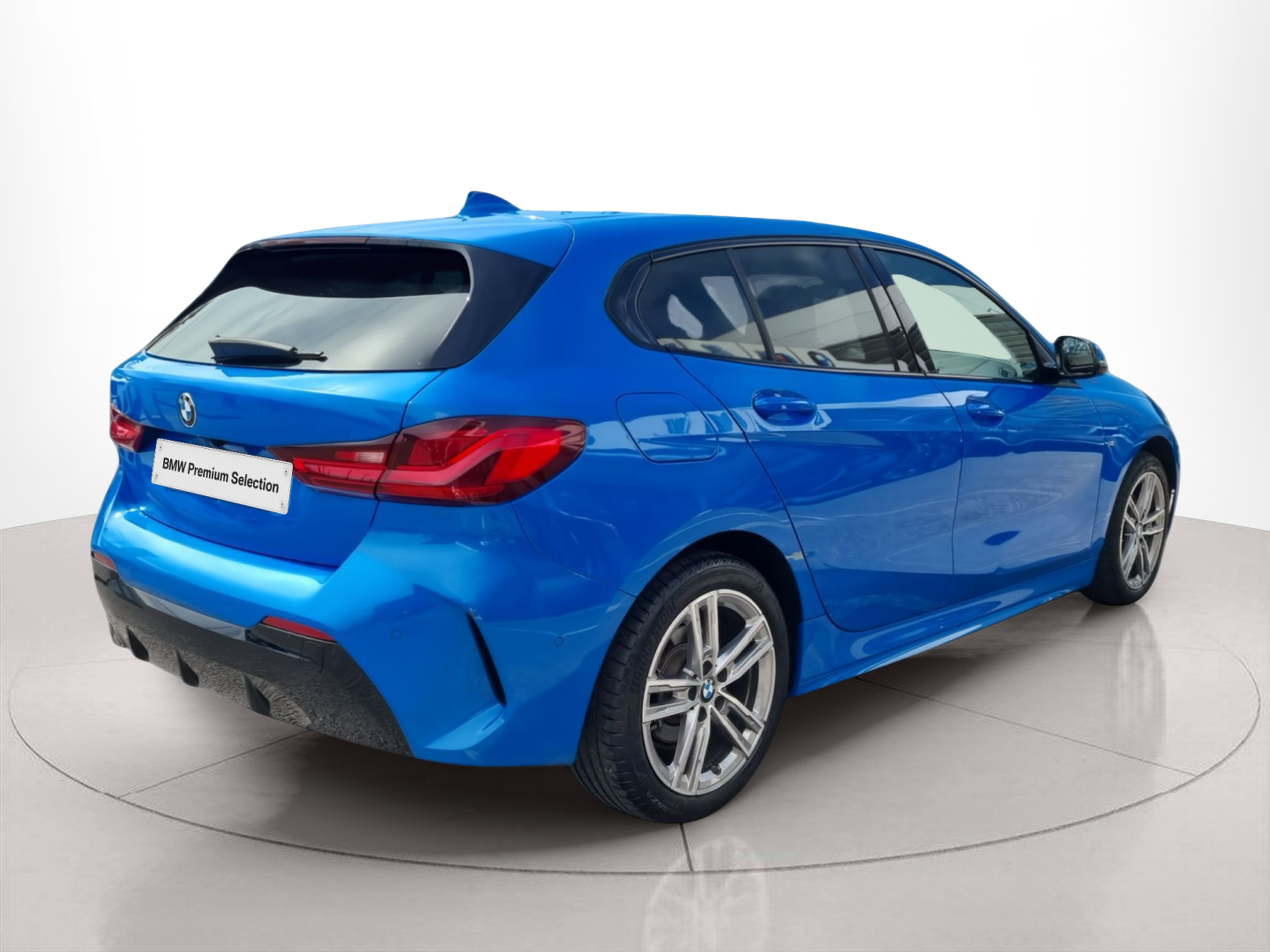 BMW Série 1 116d color Azul. Año 2024. 85KW(116CV). Diesel. En concesionario Caetano Baviera Santa Maria da Feira de Santa Maria da Feira