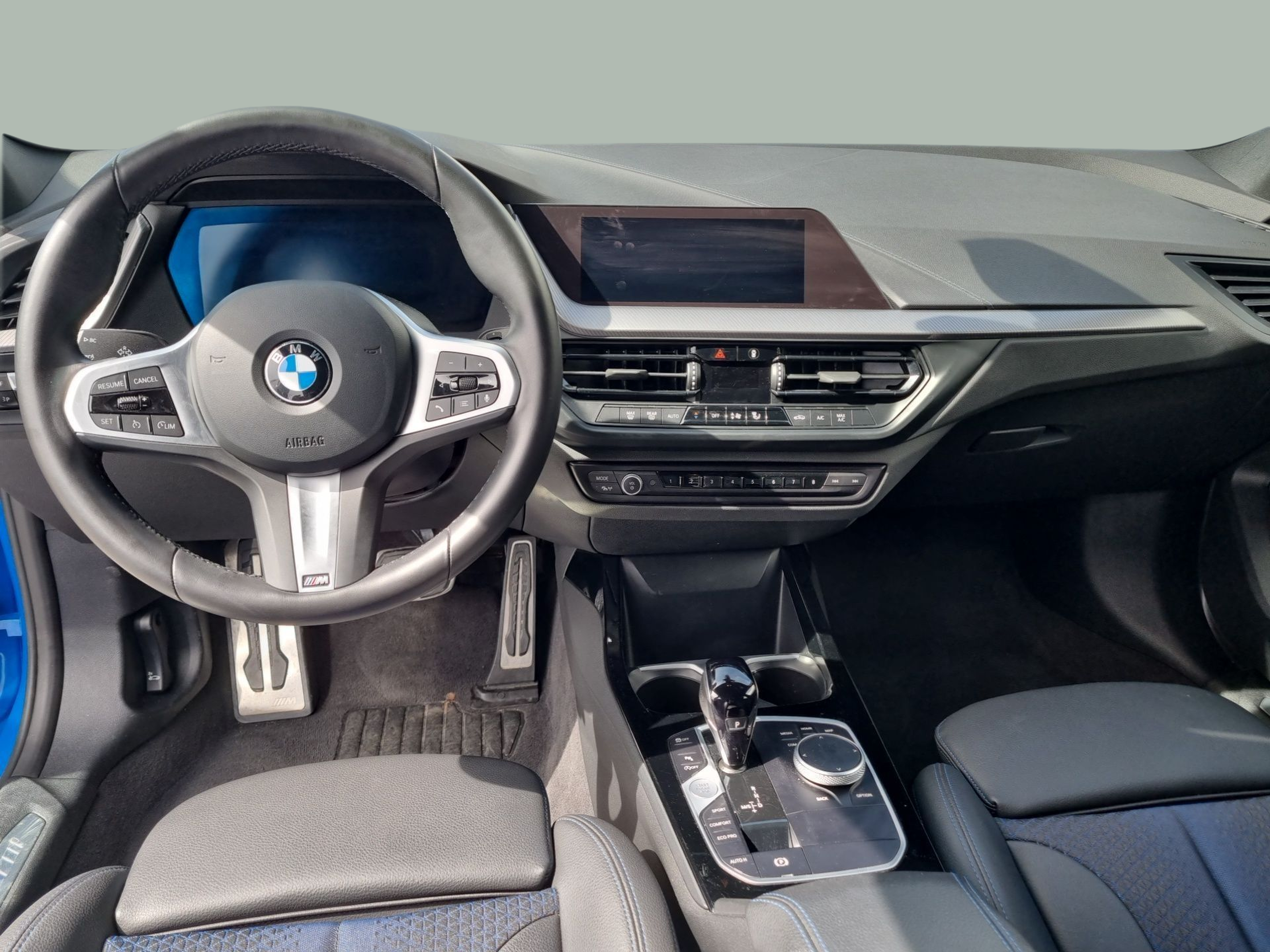 BMW Série 1 116d color Azul. Año 2024. 85KW(116CV). Diesel. En concesionario Caetano Baviera Santa Maria da Feira de Santa Maria da Feira