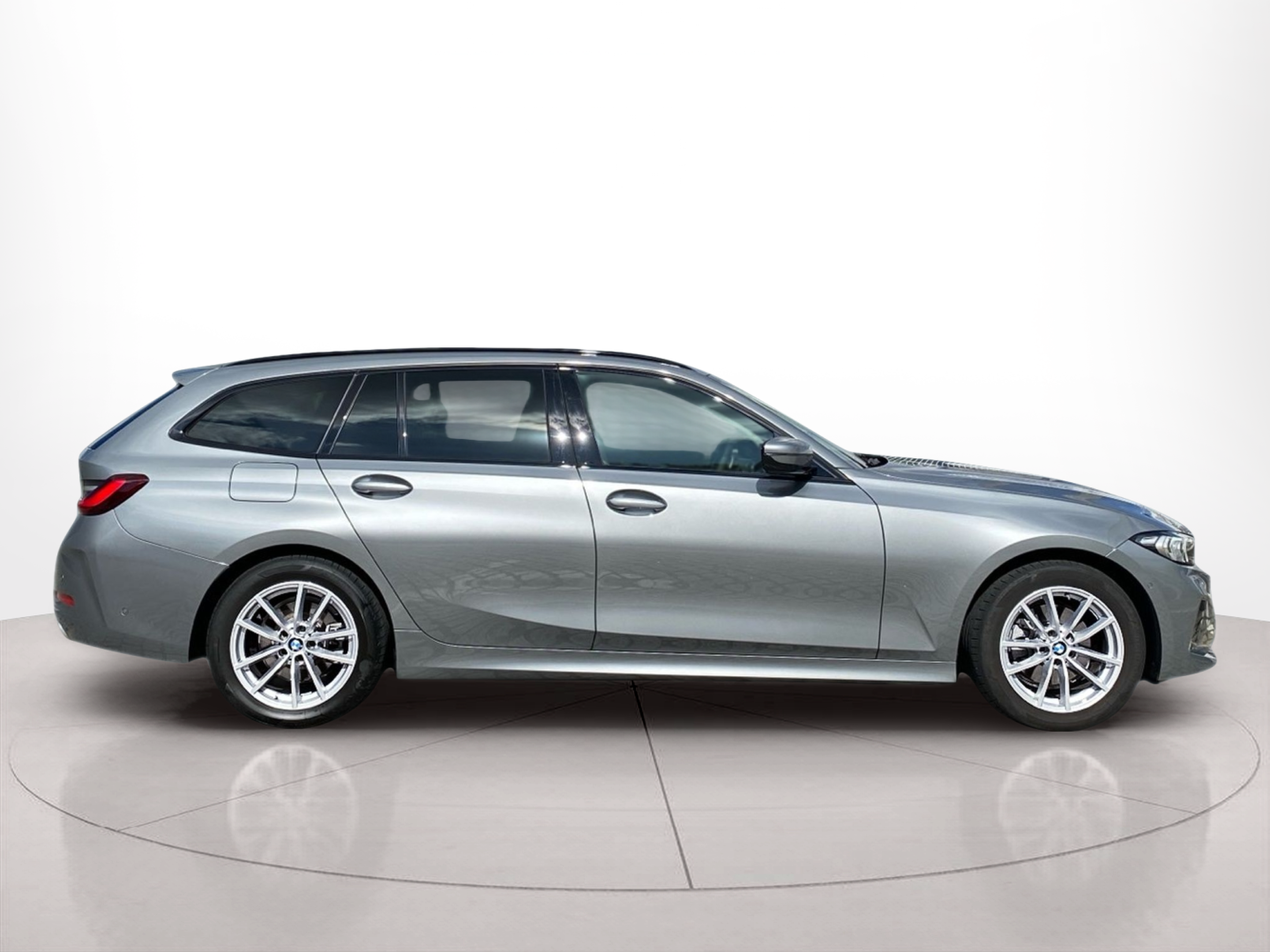 Fotos de BMW Série 3 320d Touring color Gris. Año 2024. 140KW(190CV). Diesel. En concesionario Caetano Baviera Lisboa de Lisboa