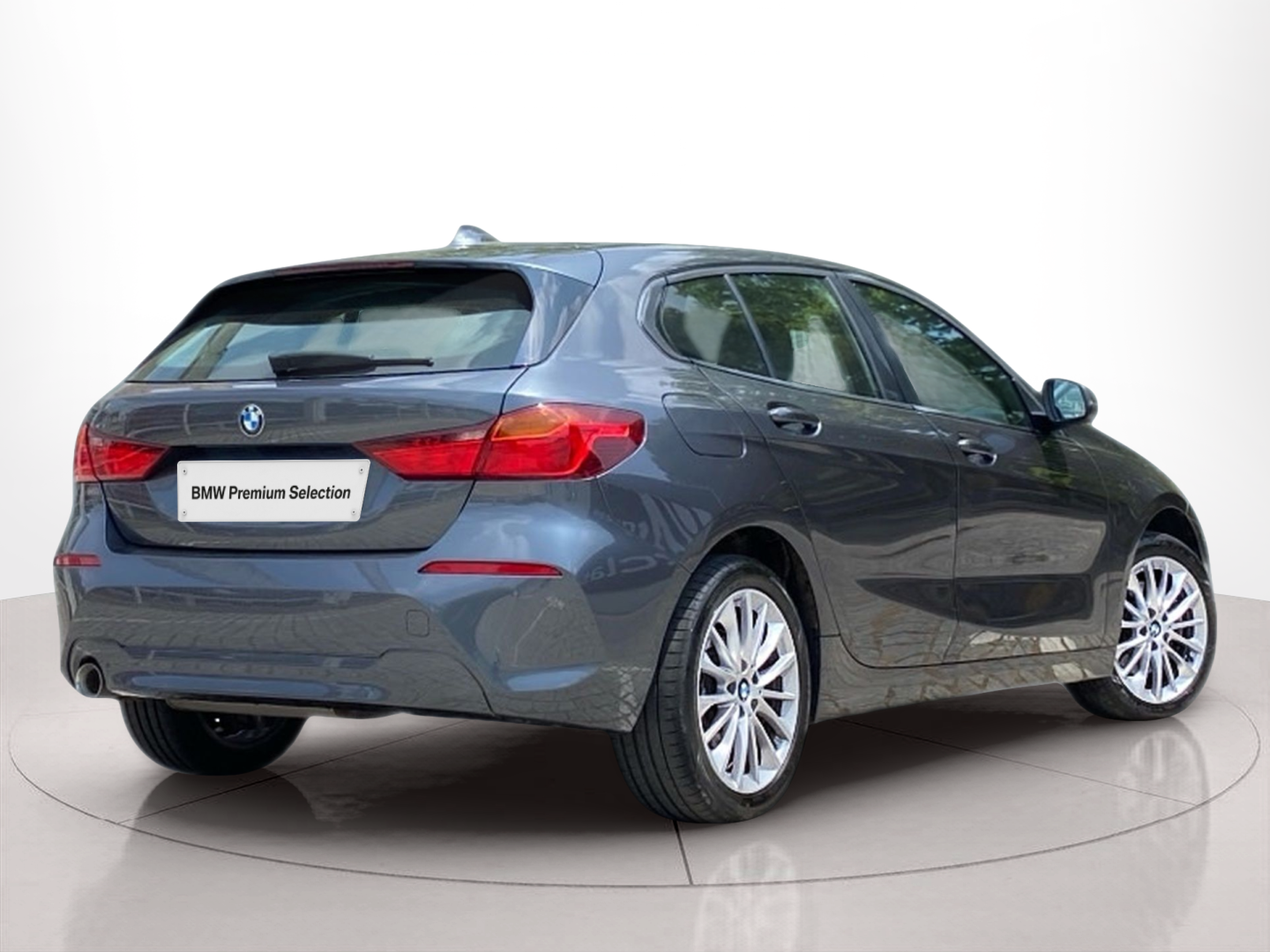 BMW Série 1 116d color Gris. Año 2021. 85KW(116CV). Diesel. En concesionario Caetano Baviera Lisboa de Lisboa