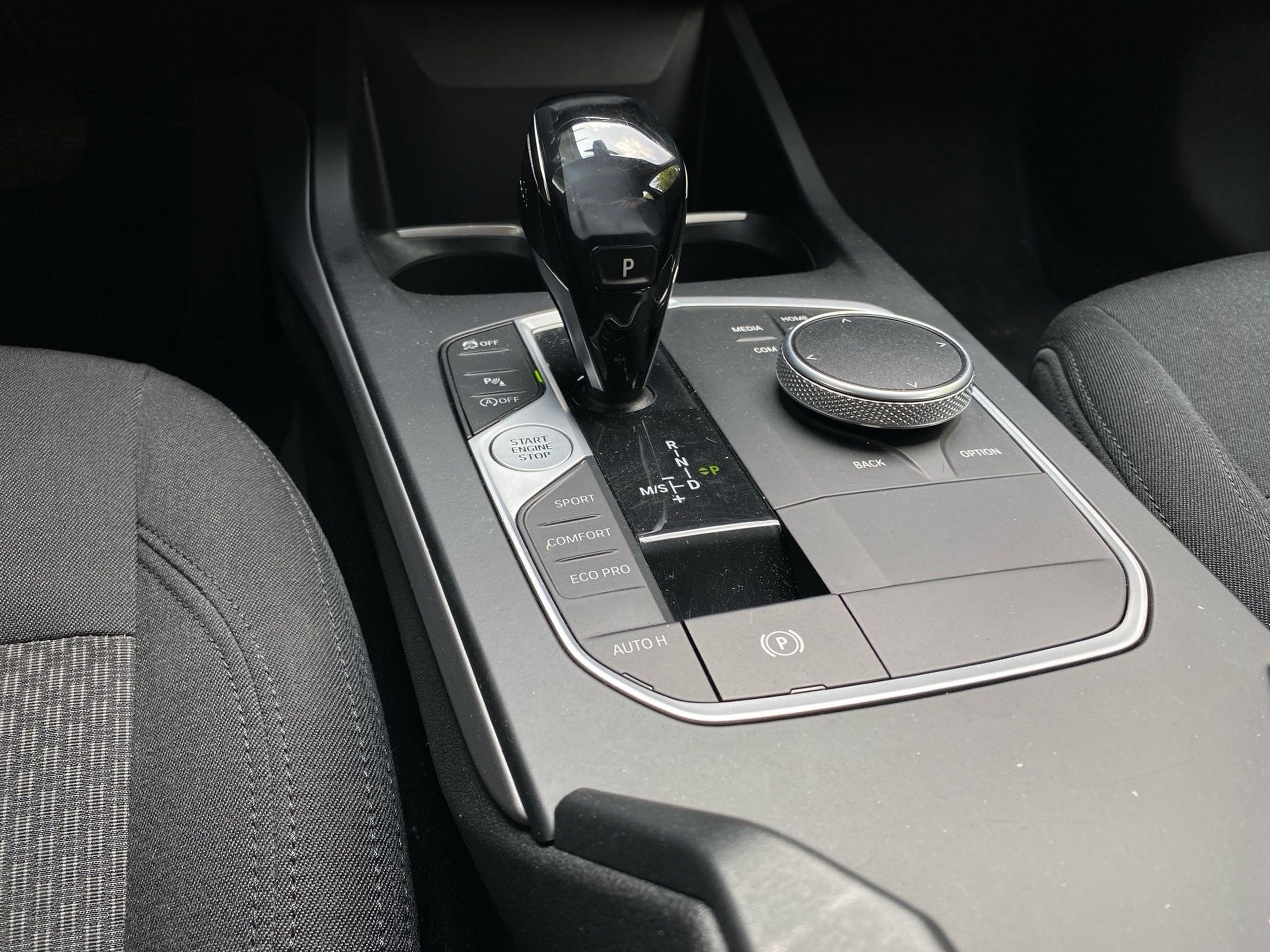 BMW Série 1 116d color Gris. Año 2021. 85KW(116CV). Diesel. En concesionario Caetano Baviera Lisboa de Lisboa