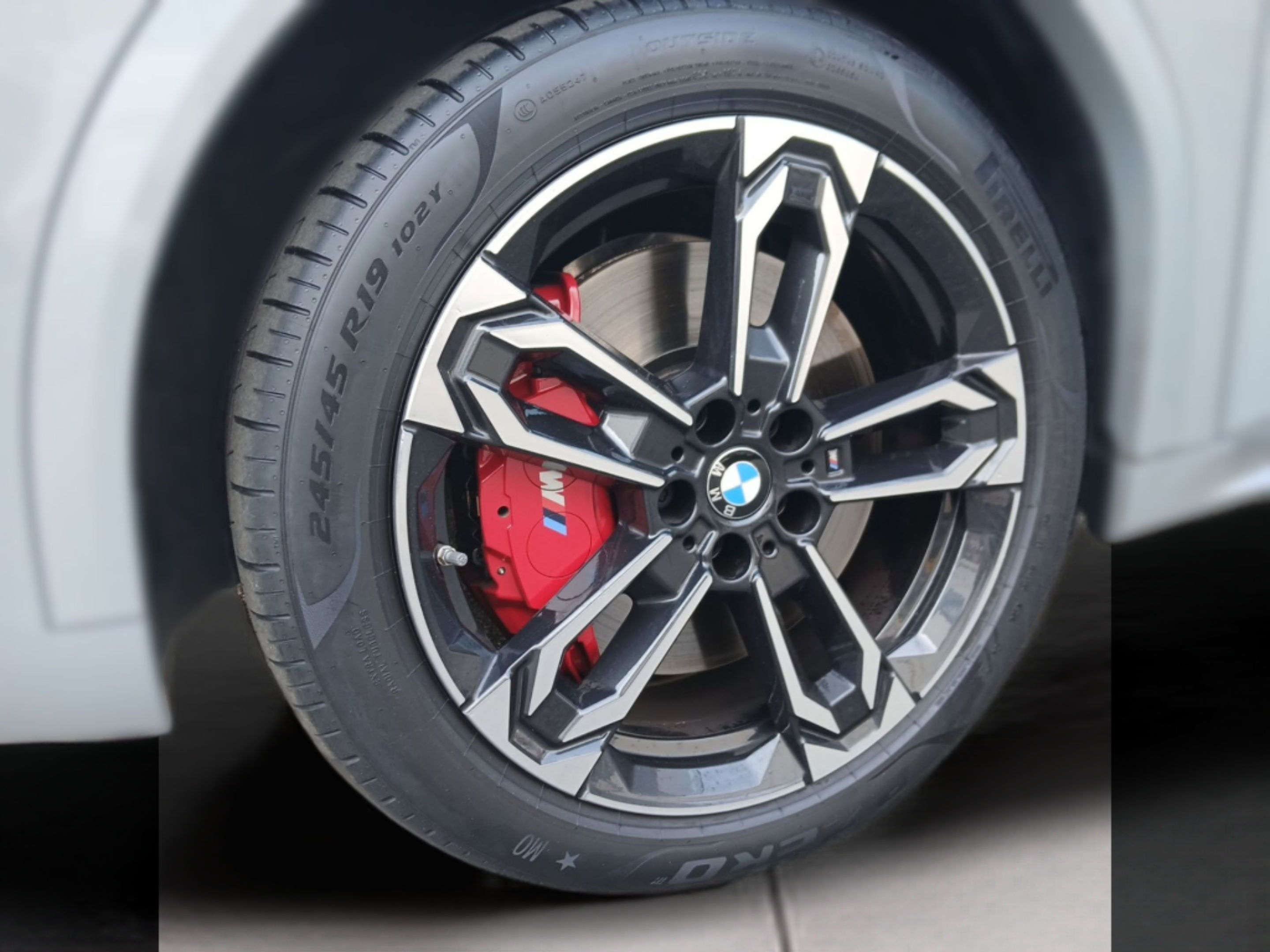 BMW X2 sDrive18d color Gris. Año 2025. 110KW(150CV). Diesel. En concesionario Caetano Baviera Vila Nova de Gaia de Vila Nova de Gaia