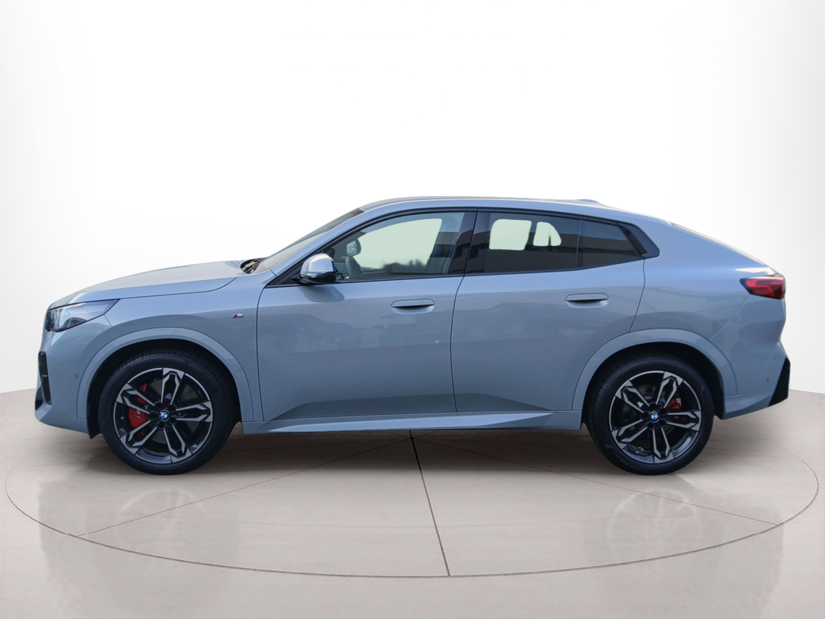 BMW X2 sDrive18d color Gris. Año 2025. 110KW(150CV). Diesel. En concesionario Caetano Baviera Vila Nova de Gaia de Vila Nova de Gaia