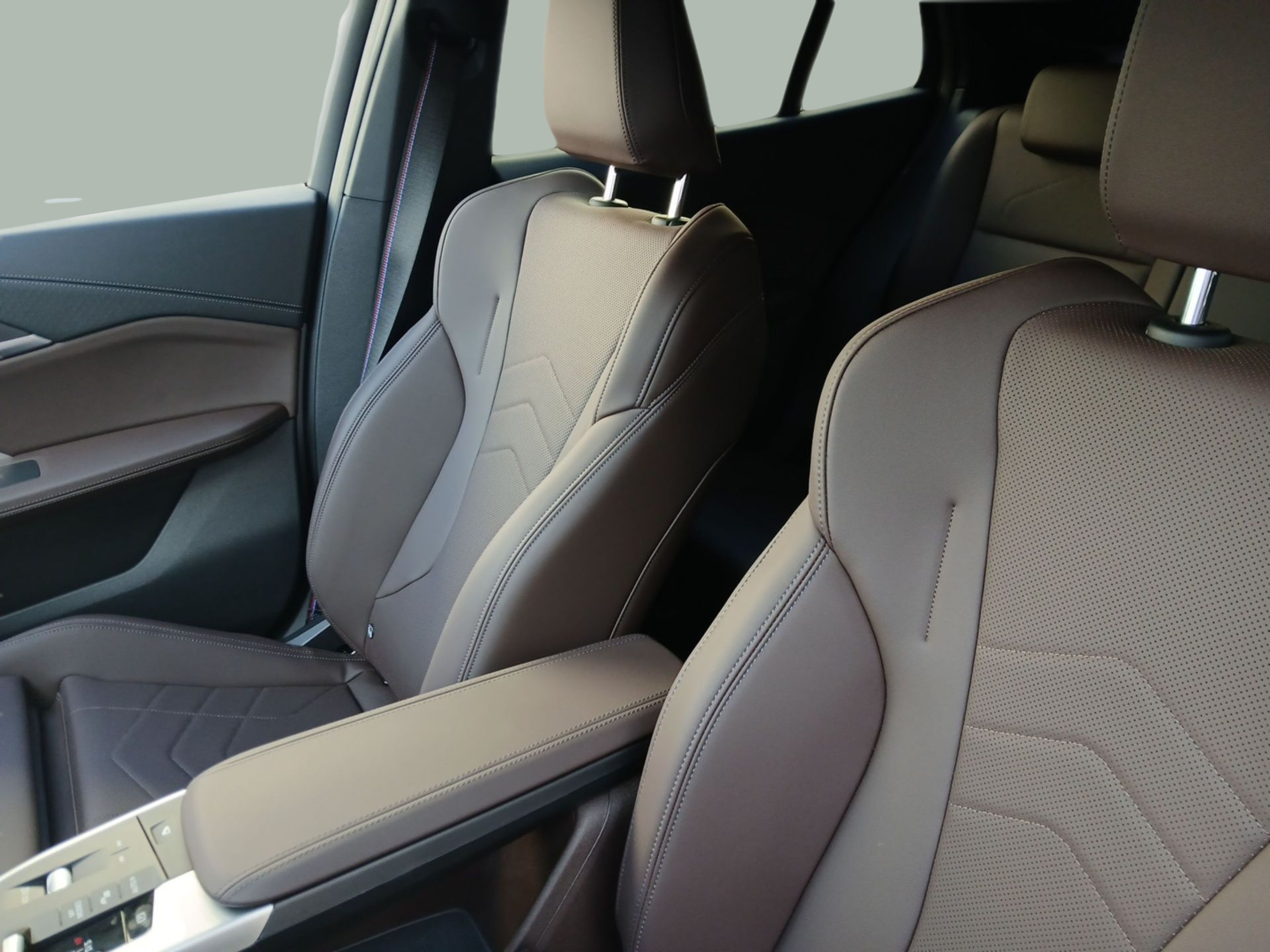 BMW X2 sDrive18d color Gris. Año 2025. 110KW(150CV). Diesel. En concesionario Caetano Baviera Vila Nova de Gaia de Vila Nova de Gaia